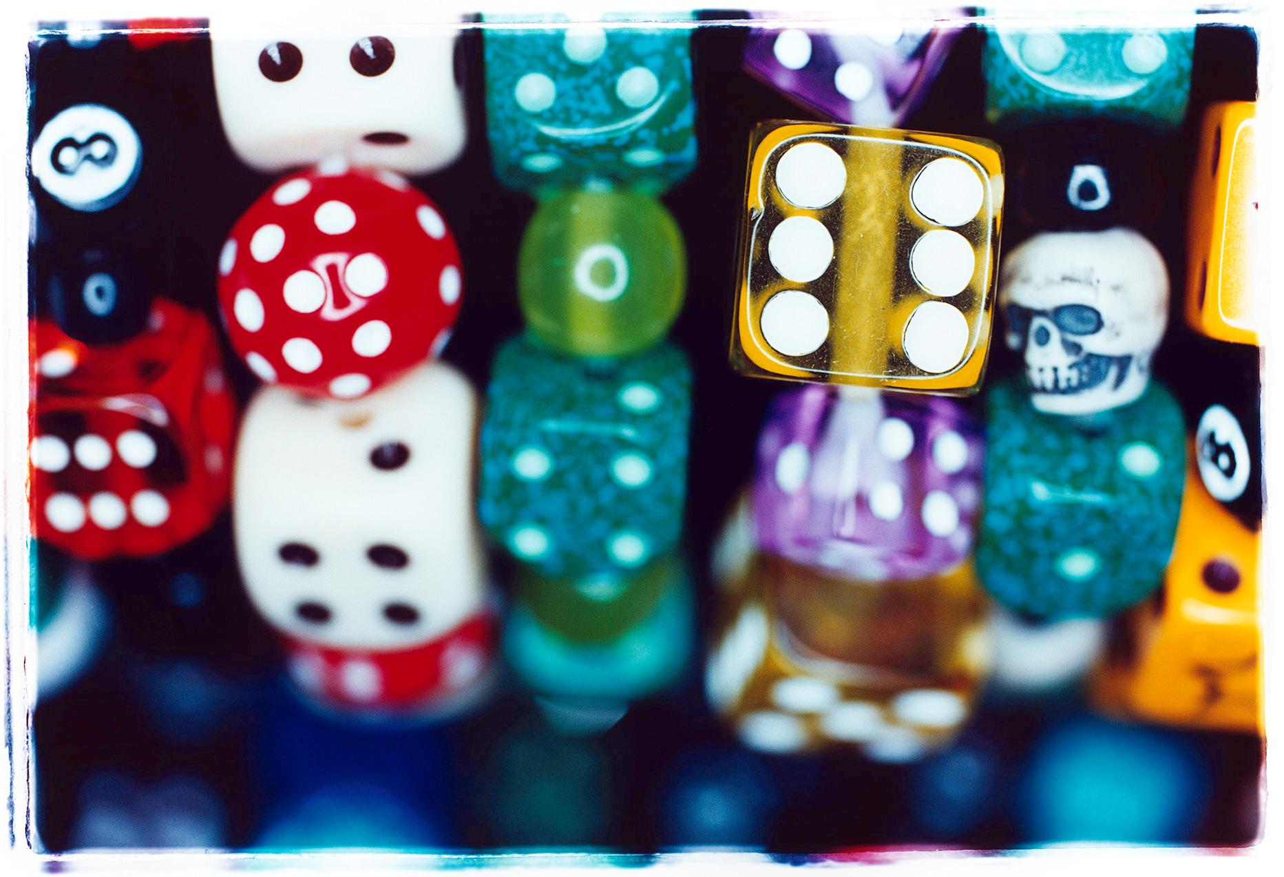 Color Photograph Richard Heeps - Dice II, Hemsby, Norfolk - Photographie en couleur contemporaine Pop art