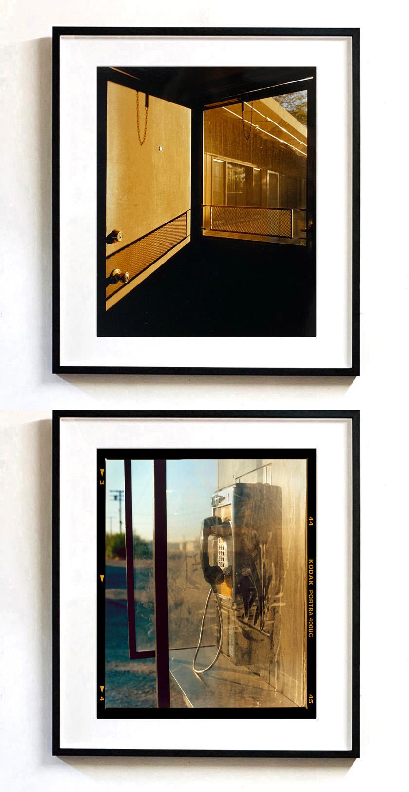 Puerta - Motel Lariat, Nevada - Fotografía cinematográfica en color en venta 3
