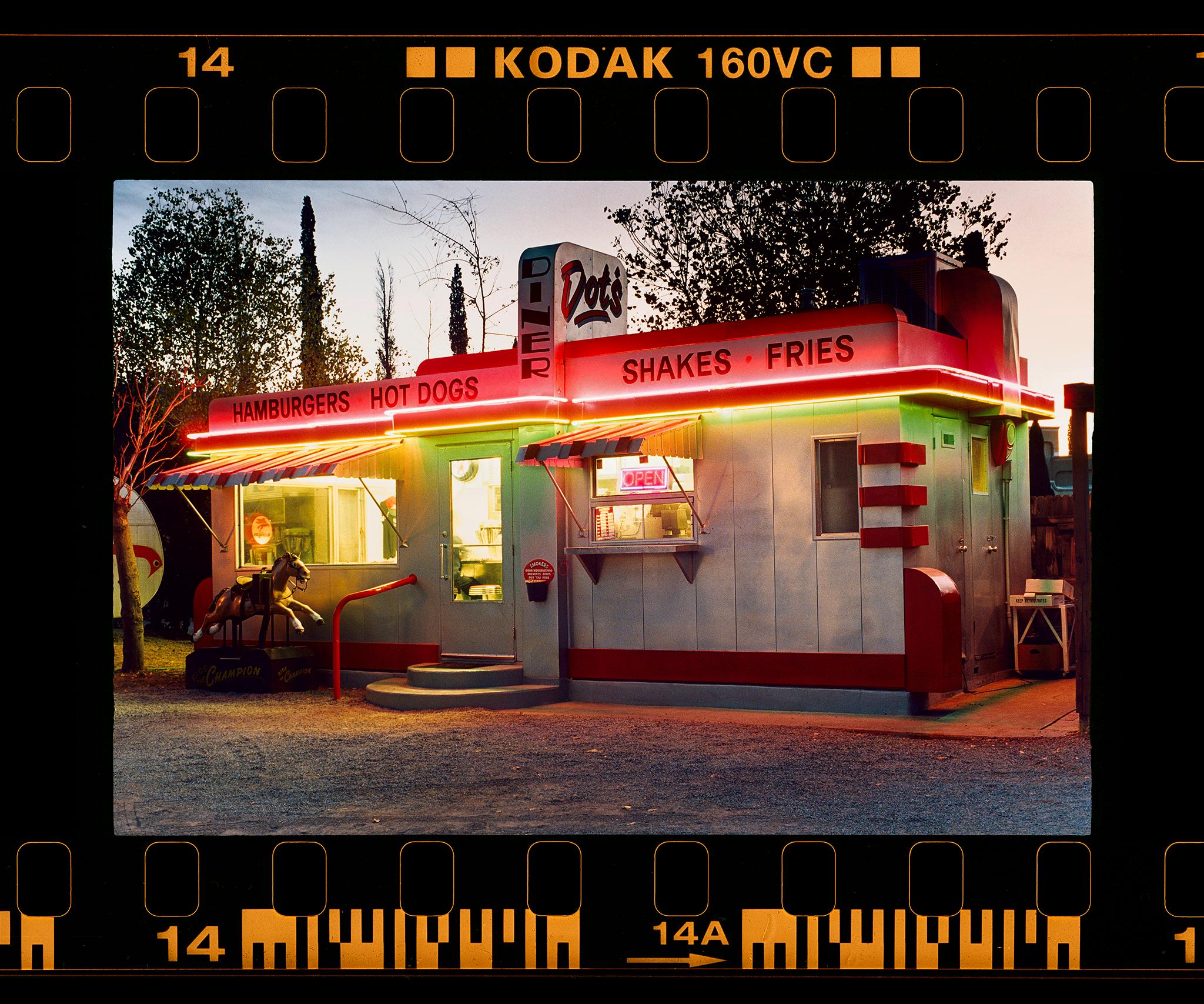 Color Photograph de Richard Heeps - Dot's Diner, Bisbee, Arizona - Fotografía americana en color