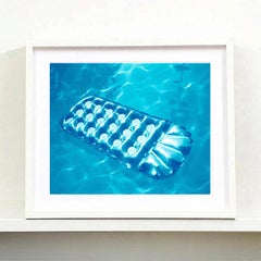 Dream in Color - Trois œuvres d'art de piscine en couleur - Photographie bleue américaine