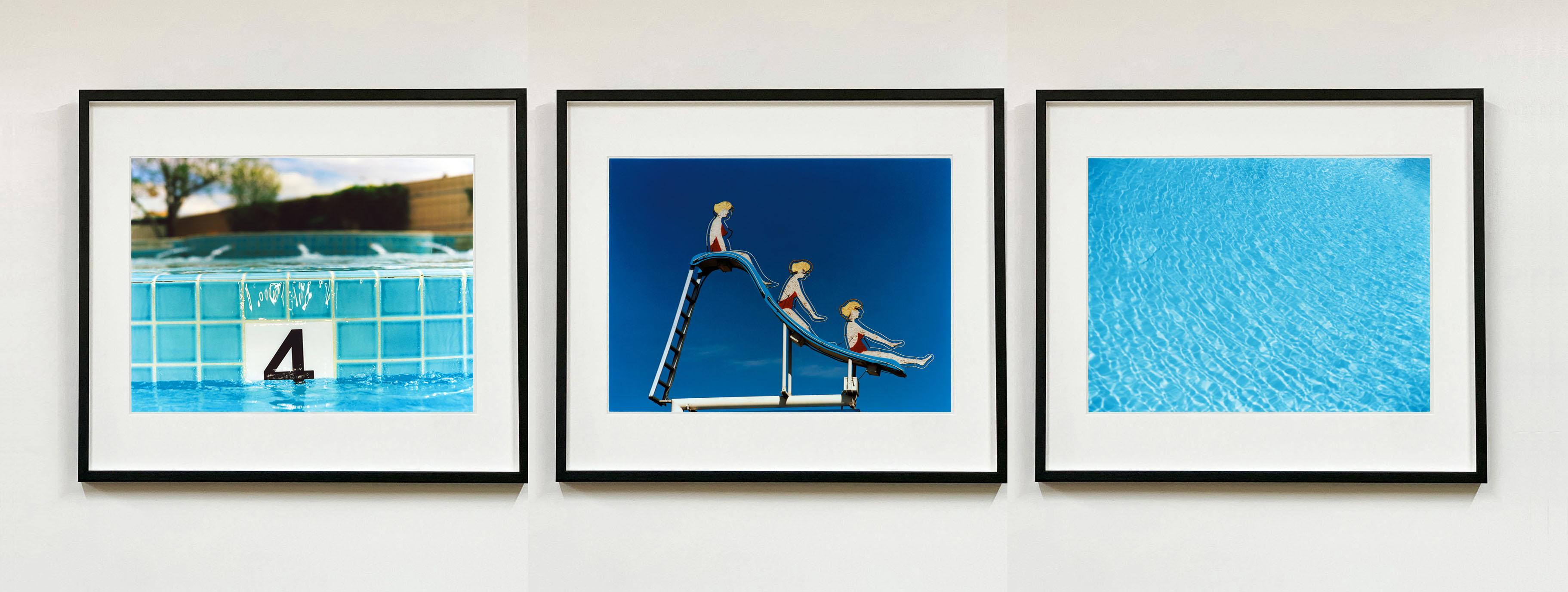 Richard Heeps Print – Dream in Colour – Drei drehbare Pool-Kunstwerke – amerikanische blaue Farbfotografie