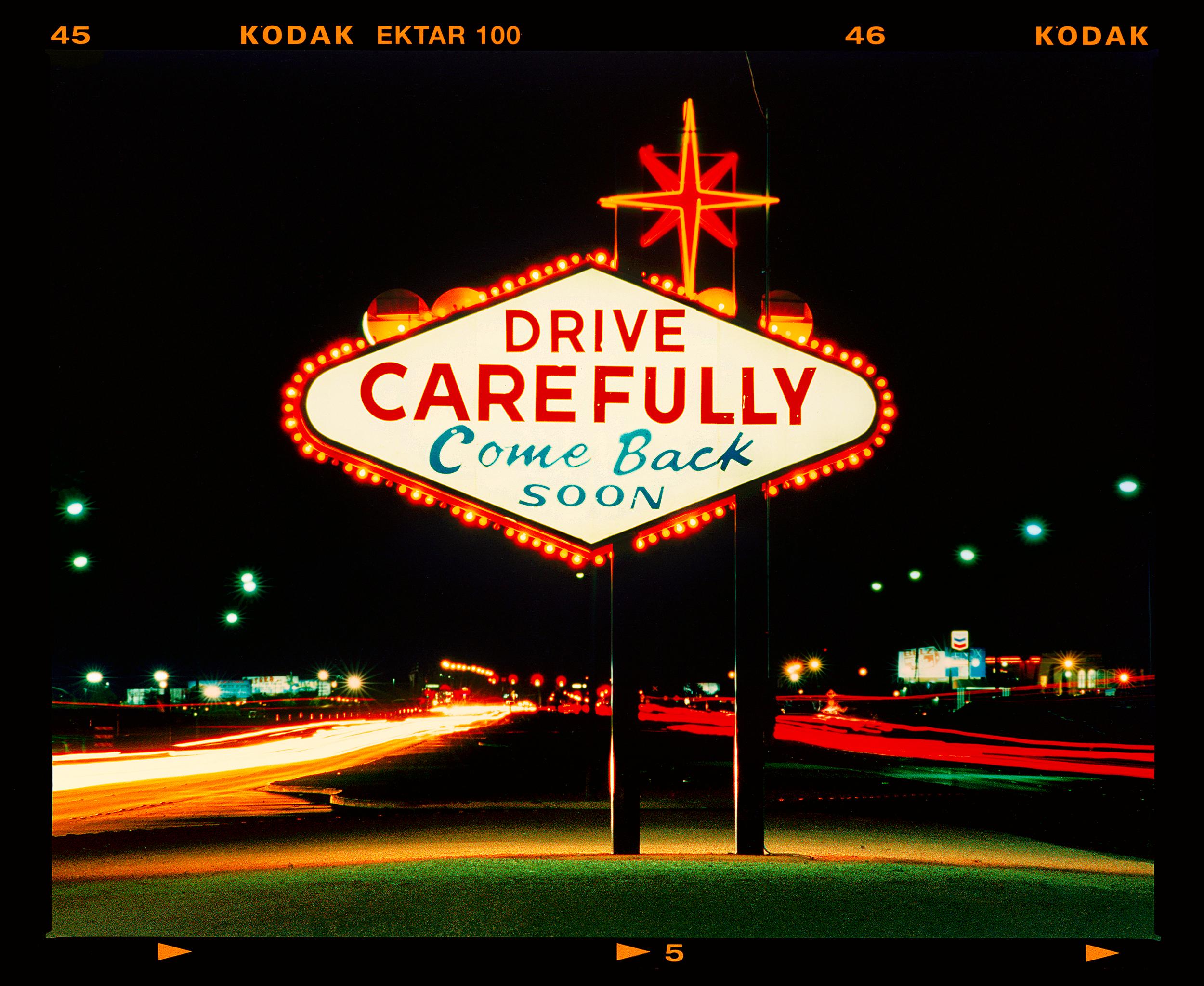 Print Richard Heeps - Drive Carefully, LAS - Architecture américaine Typographie Photographie