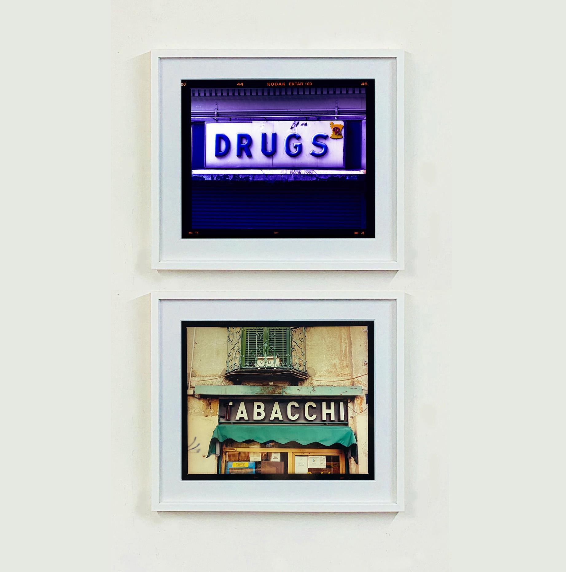 Drugs, New York - Photographie en couleur Pop Art contemporaine de typographie en vente 1