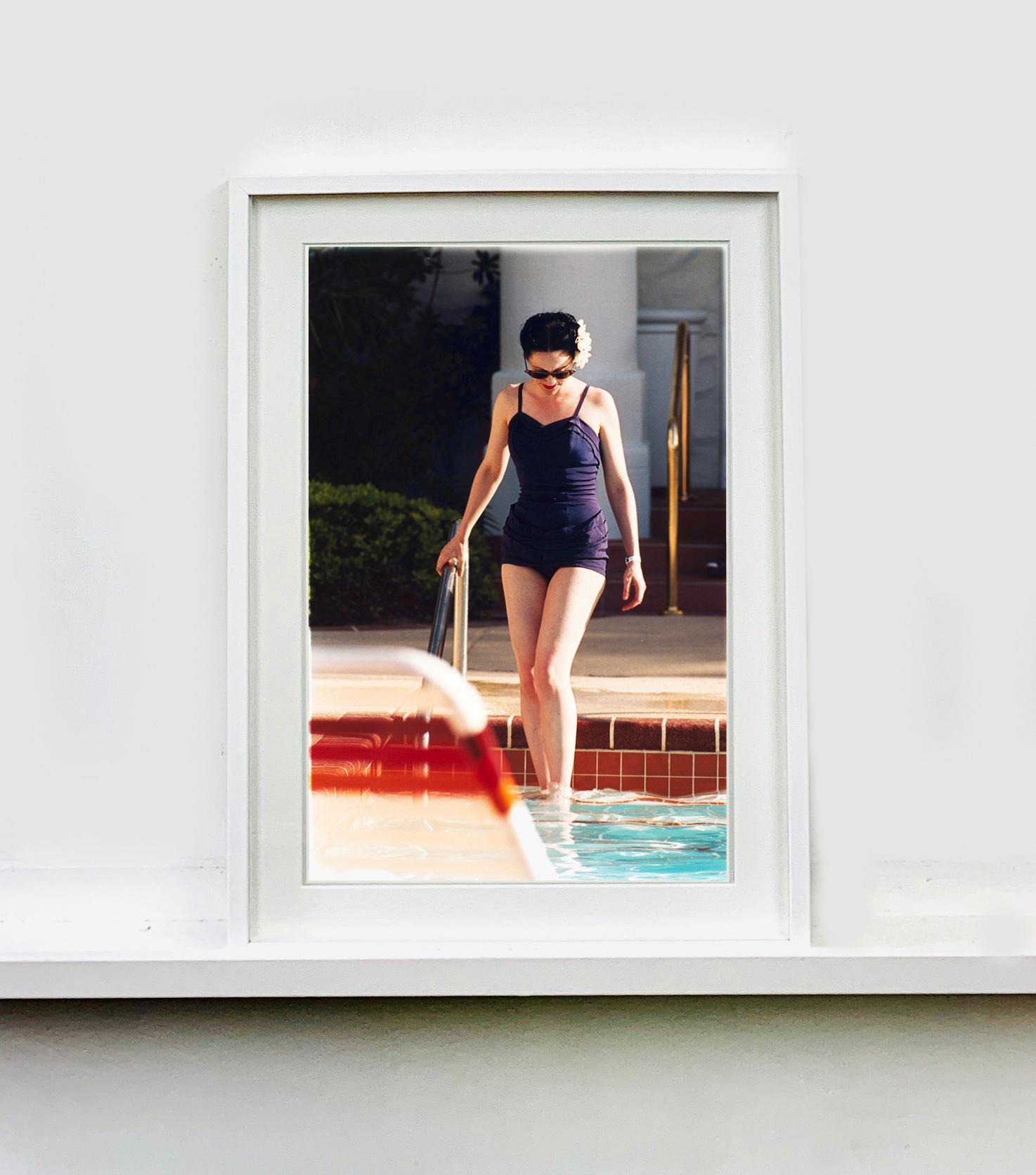 Eileen, Las Vegas, Nevada - Photographie de portrait Vintage Fashion Color en vente 3