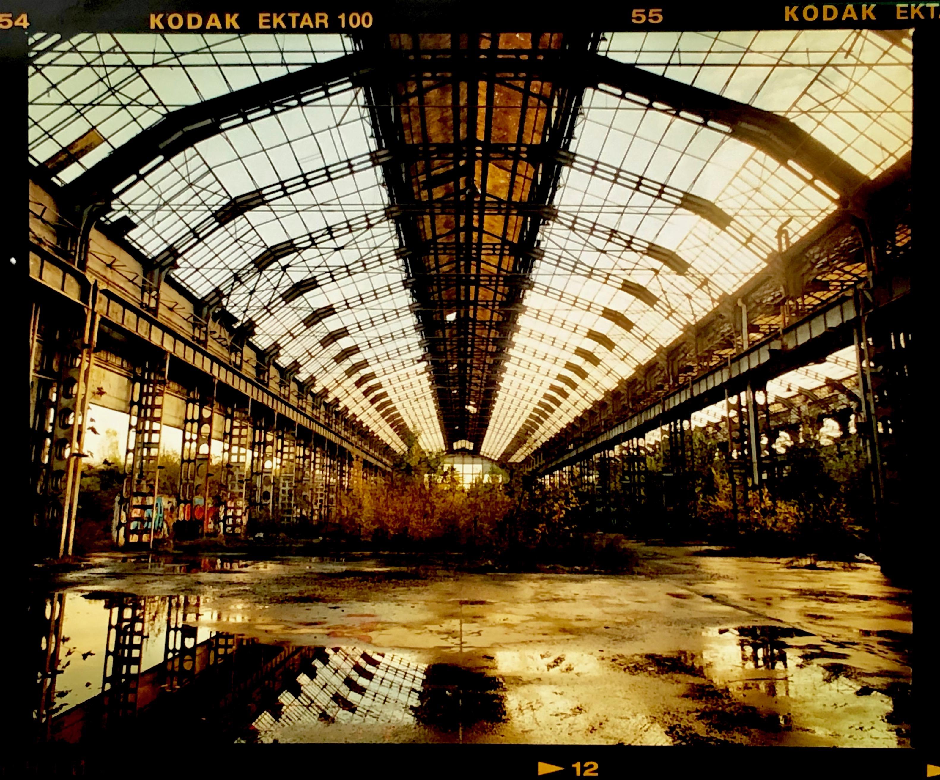 Print Richard Heeps - Factory Spine, Lambrate, Milan - Photographie urbaine en couleur architecturale