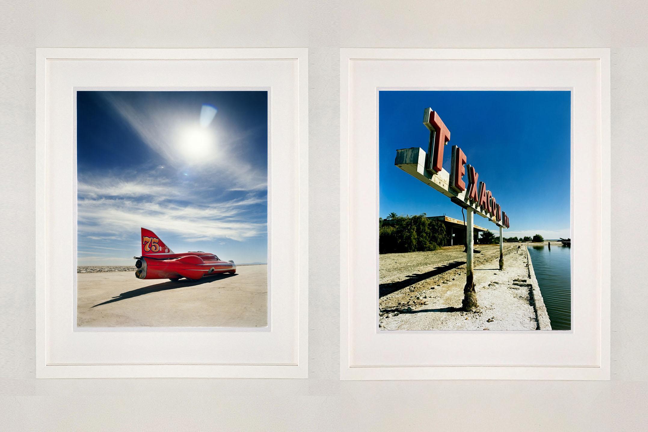 Ferguson Racing Streamliner, in der ikonischen Heimat der Geschwindigkeit, den Bonneville Salt Flats. Bonneville war Schauplatz zahlreicher Landgeschwindigkeitsversuche und -rekorde, und die einzigartige Landschaft bildet eine atemberaubende Kulisse