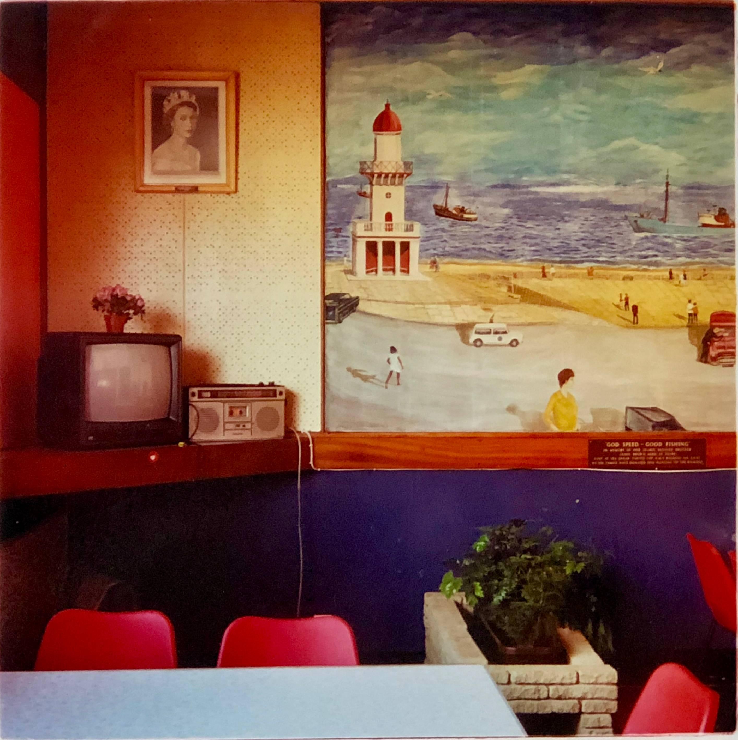 Color Photograph Richard Heeps - Fisherman's Mission II, Fleetwood - Photographie d'intérieur en couleur vintage britannique