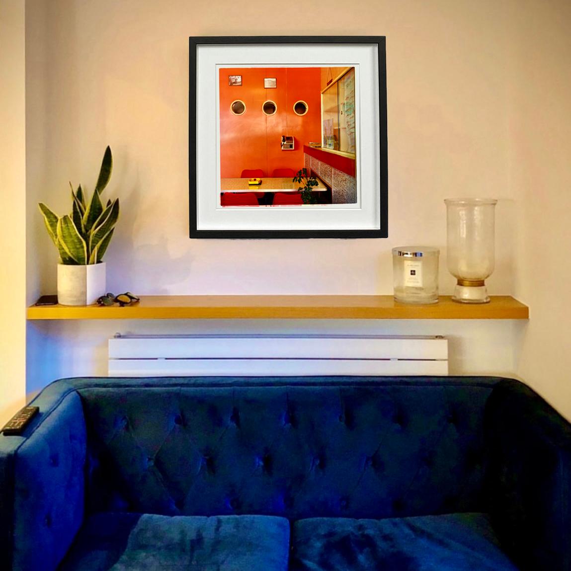 Missione dei pescatori, Fleetwood - Fotografia d'epoca a colori degli interni britannici - Interior Print Arancia di Richard Heeps