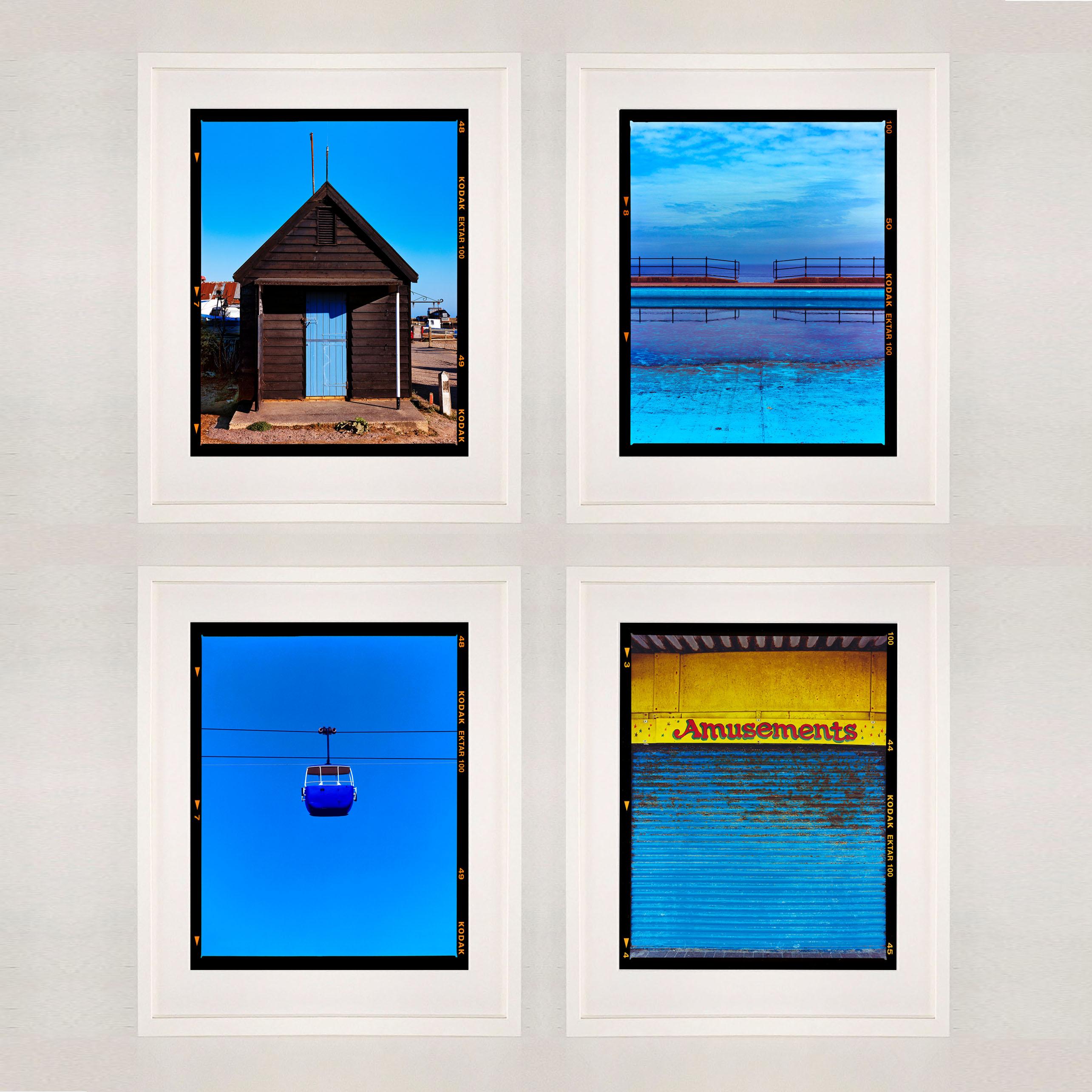 Cabaña de pescadores, Southwold - Fotografía en color de la arquitectura de la costa azul en venta 1