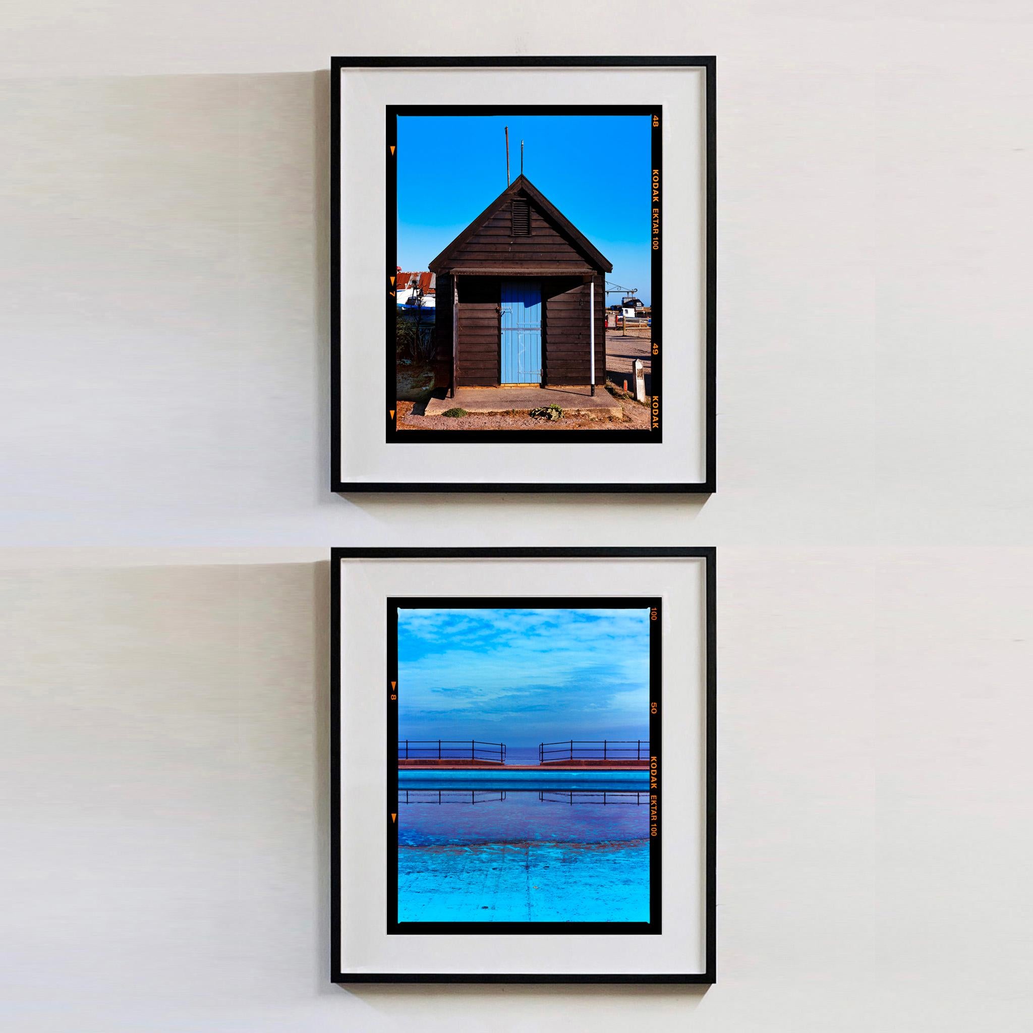 Cabaña de pescadores, Southwold - Fotografía en color de la arquitectura de la costa azul en venta 2
