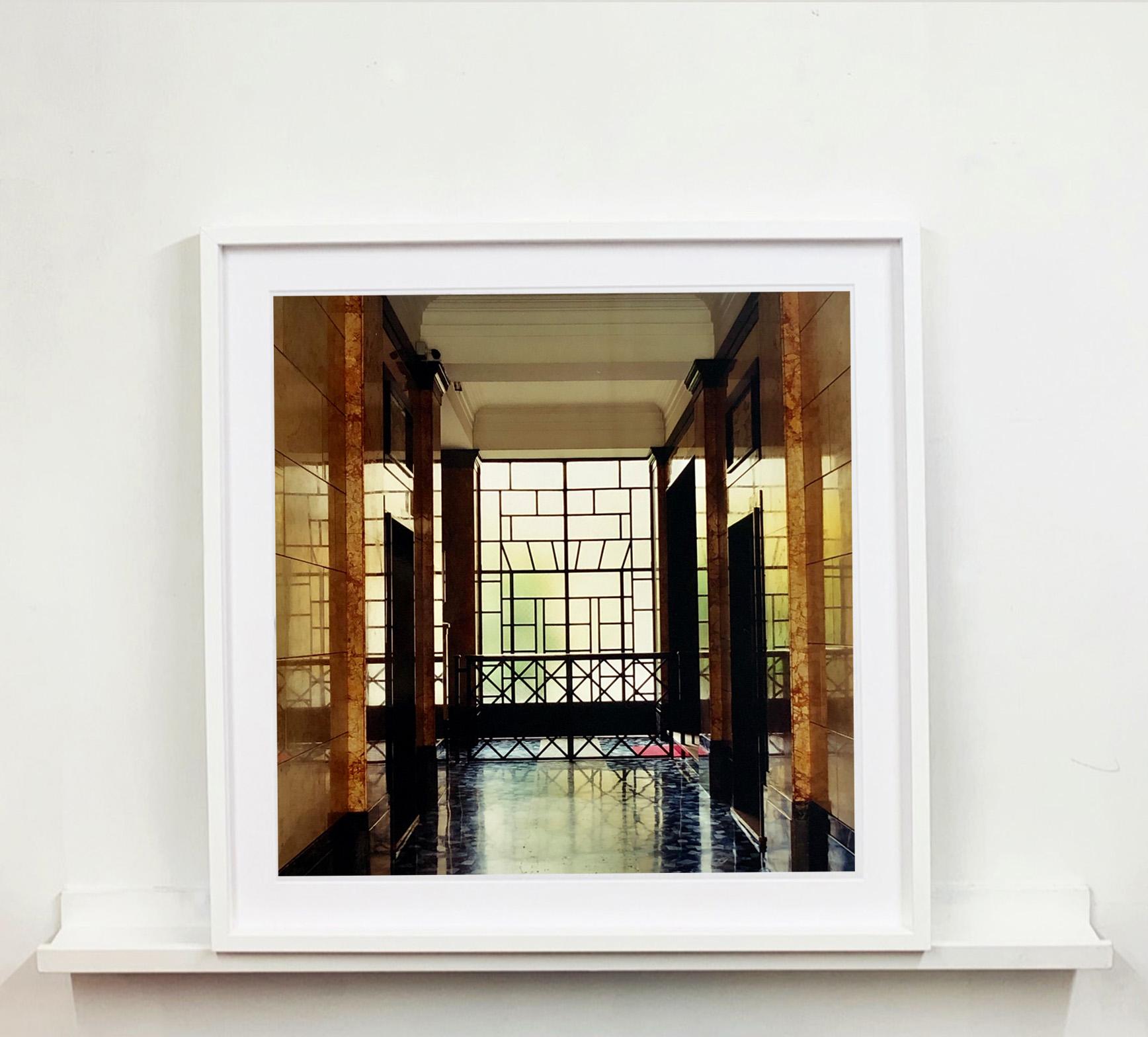Foyer II, Mailand – Italienische Architektur-Farbfotografie (Art déco), Photograph, von Richard Heeps