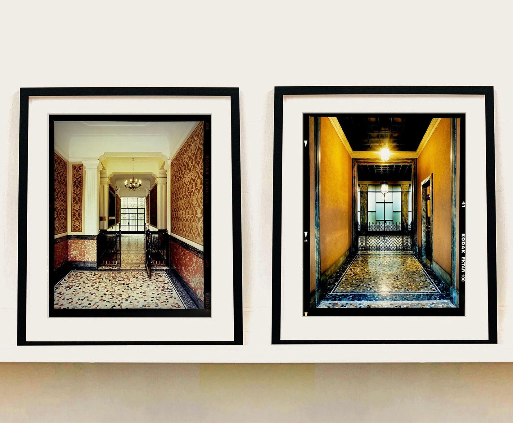 Foyer III, Mailand – Architekturfotografie in Farbfotografie (Schwarz), Print, von Richard Heeps