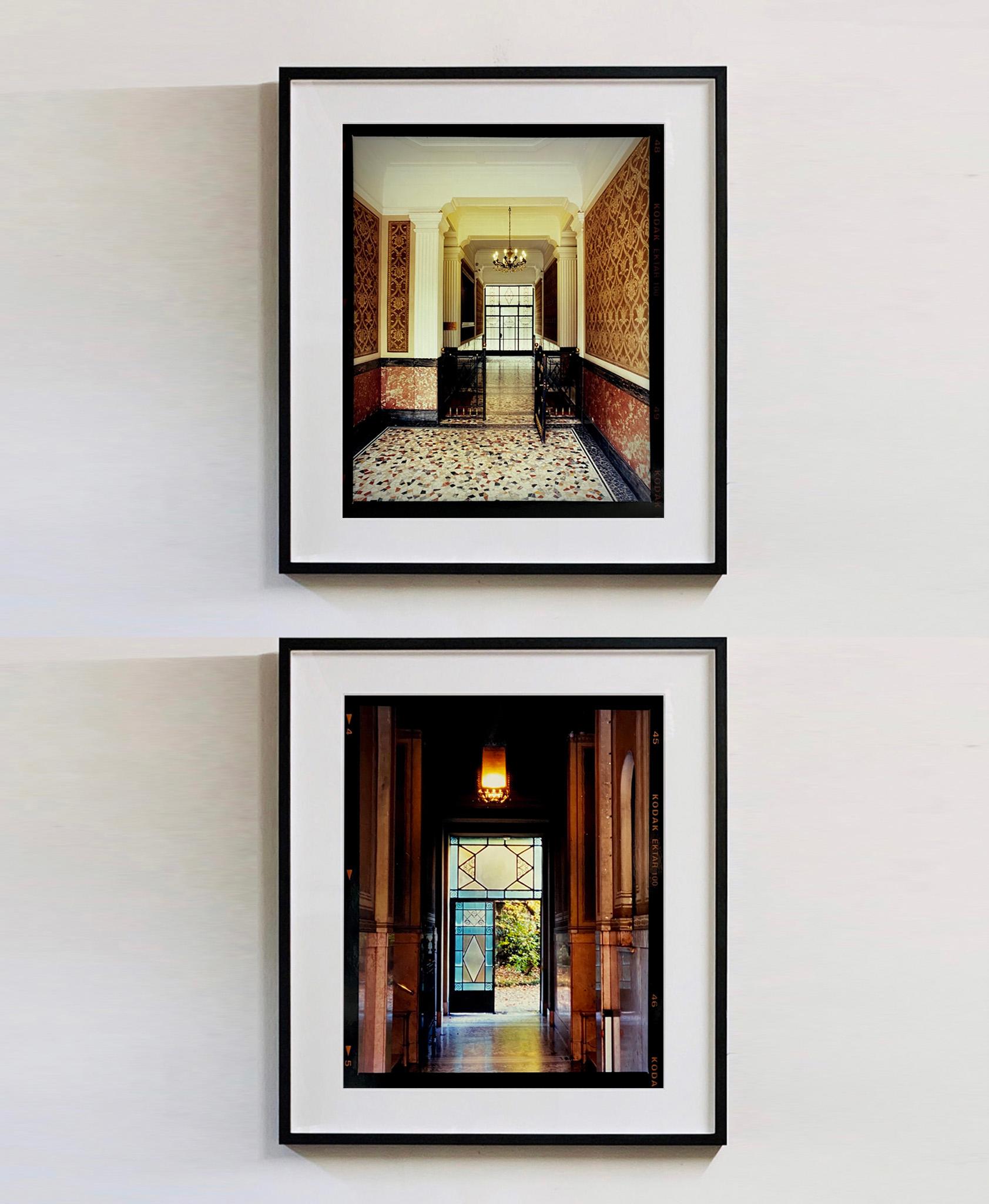 Foyer V, Milán - Fotografía arquitectónica italiana en color en venta 2