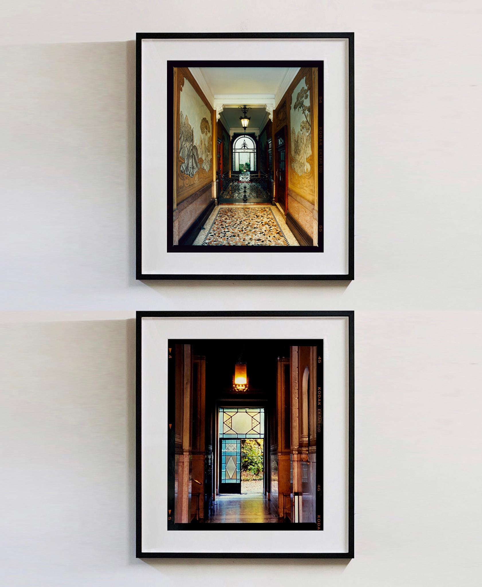 Foyer VI, Milan - Photographie architecturale italienne en couleur en vente 1