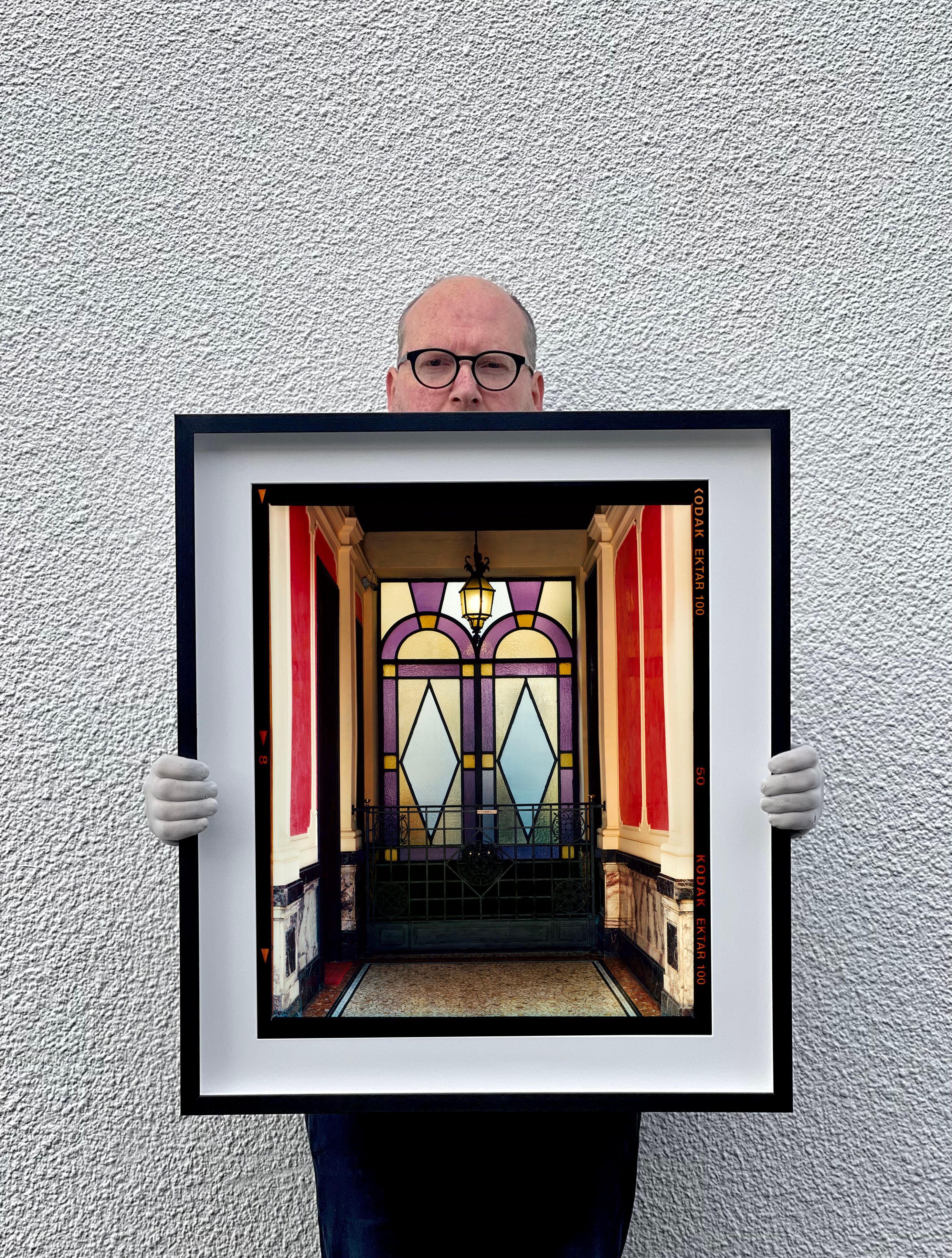 Foyer VII, Milán - Fotografía arquitectónica italiana en color en venta 2