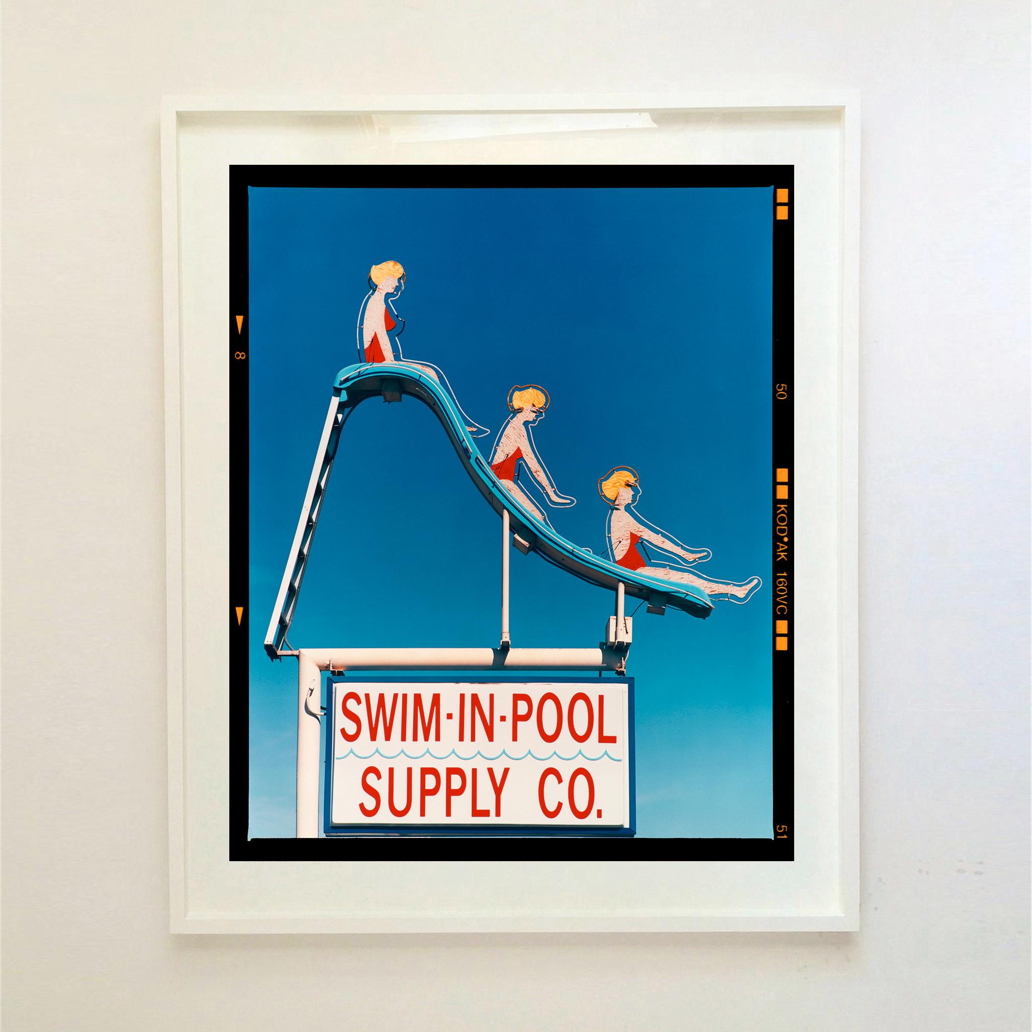 FUN! und Swim-in-Pool Supply Co. Gerahmtes Paar Pop-Art-Fotografien im Angebot 5