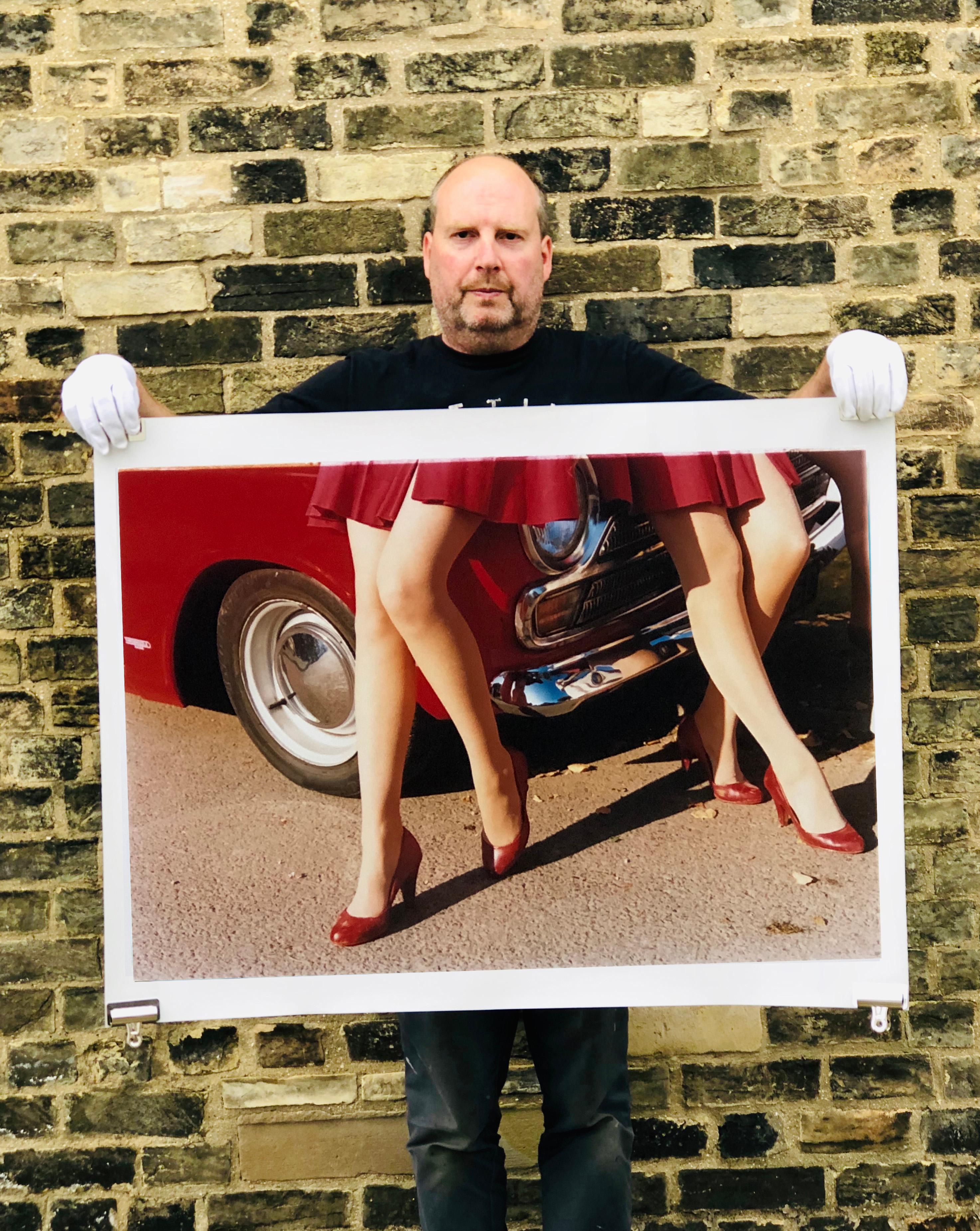 Glamour Cabs, Goodwood, Chichester - Moda femminile, fotografia a colori - Photograph di Richard Heeps