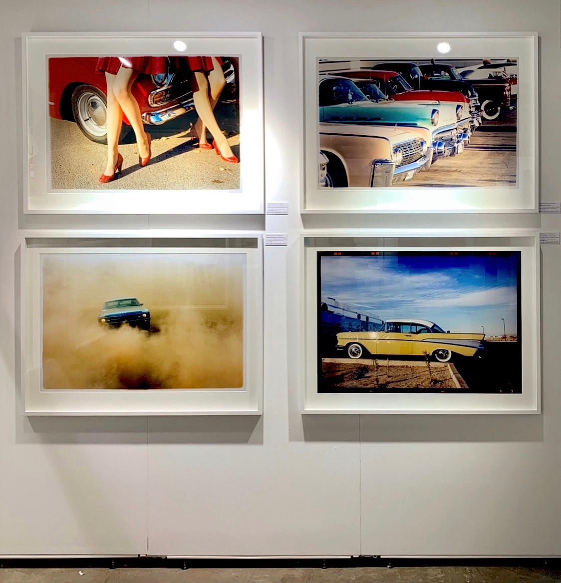 Glamour Cabs, Goodwood, Chichester - Moda femminile, fotografia a colori - Photograph Contemporaneo di Richard Heeps