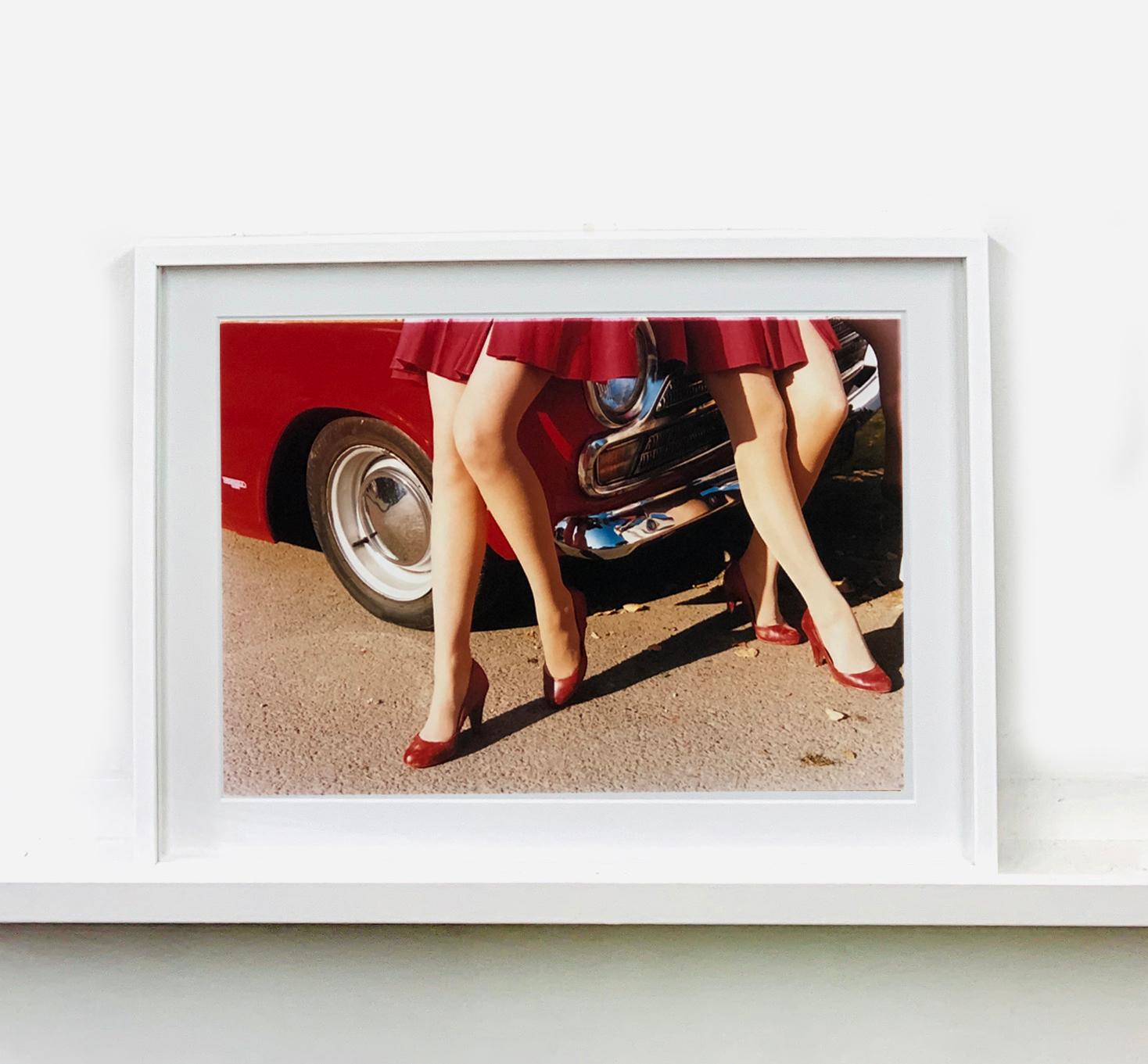 Glamour Cabs, Goodwood Revival - Vintage-Mode-Farbfotografie (Braun), Color Photograph, von Richard Heeps