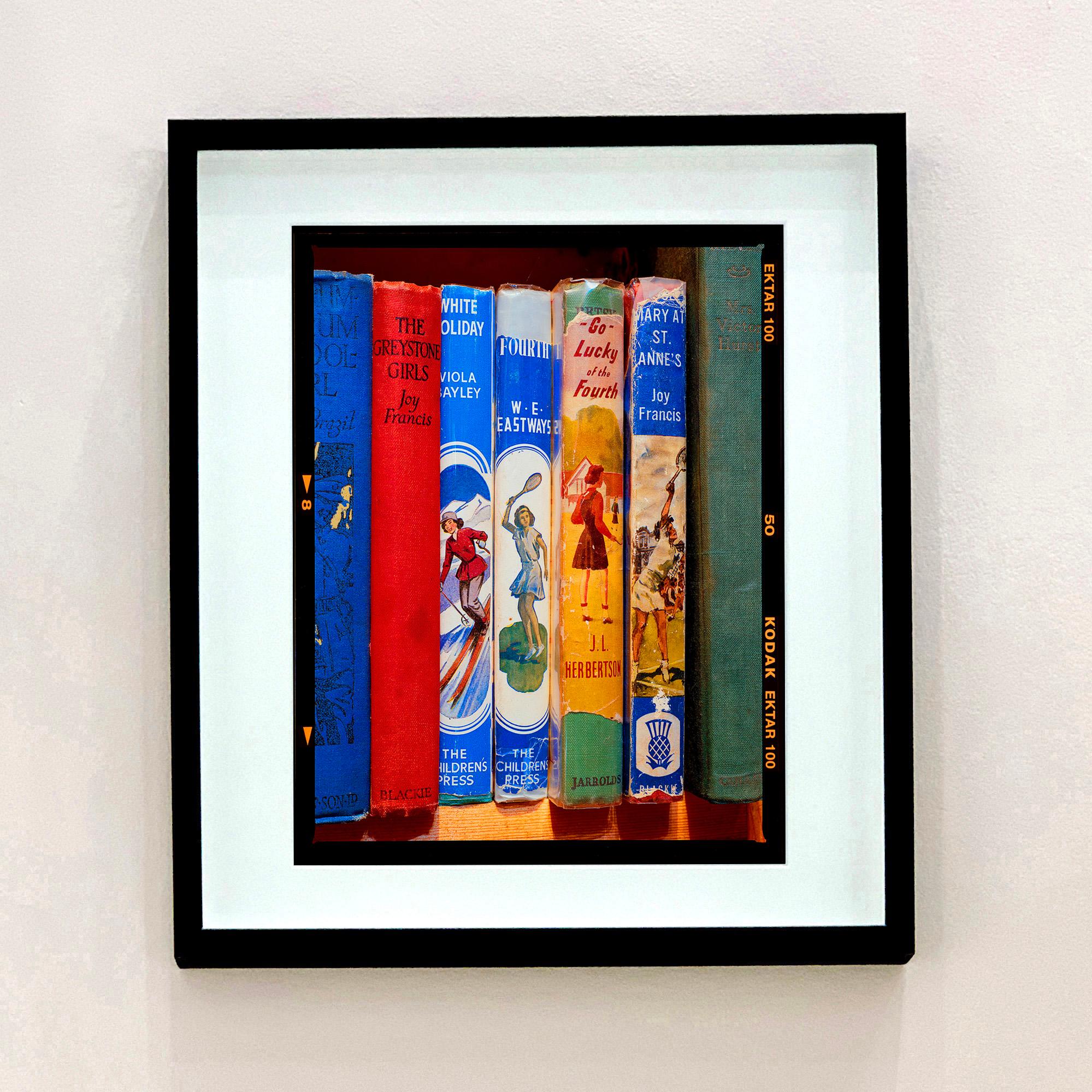 Go Lucky, Norfolk - Fotografía en color de lomos de libros antiguos - Photograph de Richard Heeps