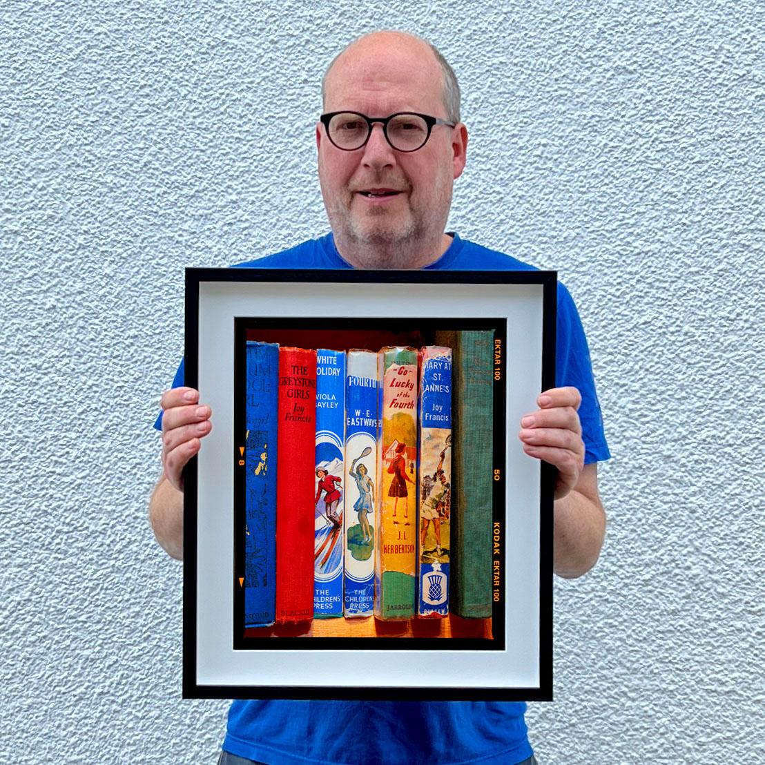 Go Lucky, fotografía de lomos de libro vintage de la serie Norfolk de Richard Heeps. Navegar por las librerías de segunda mano durante las vacaciones junto al mar siempre es un placer, nunca sabes lo que puedes encontrar en estos tesoros