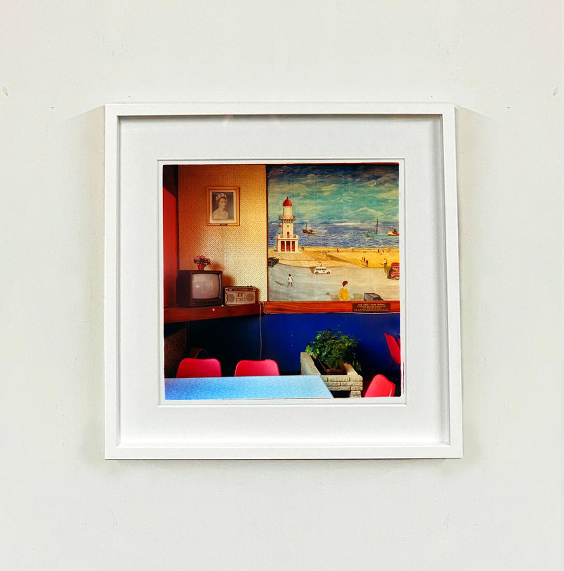 God Speed Good Fishing, Fleetwood – britische Vintage-Interieur-Farbfotografie im Vintage-Stil (Braun), Interior Print, von Richard Heeps
