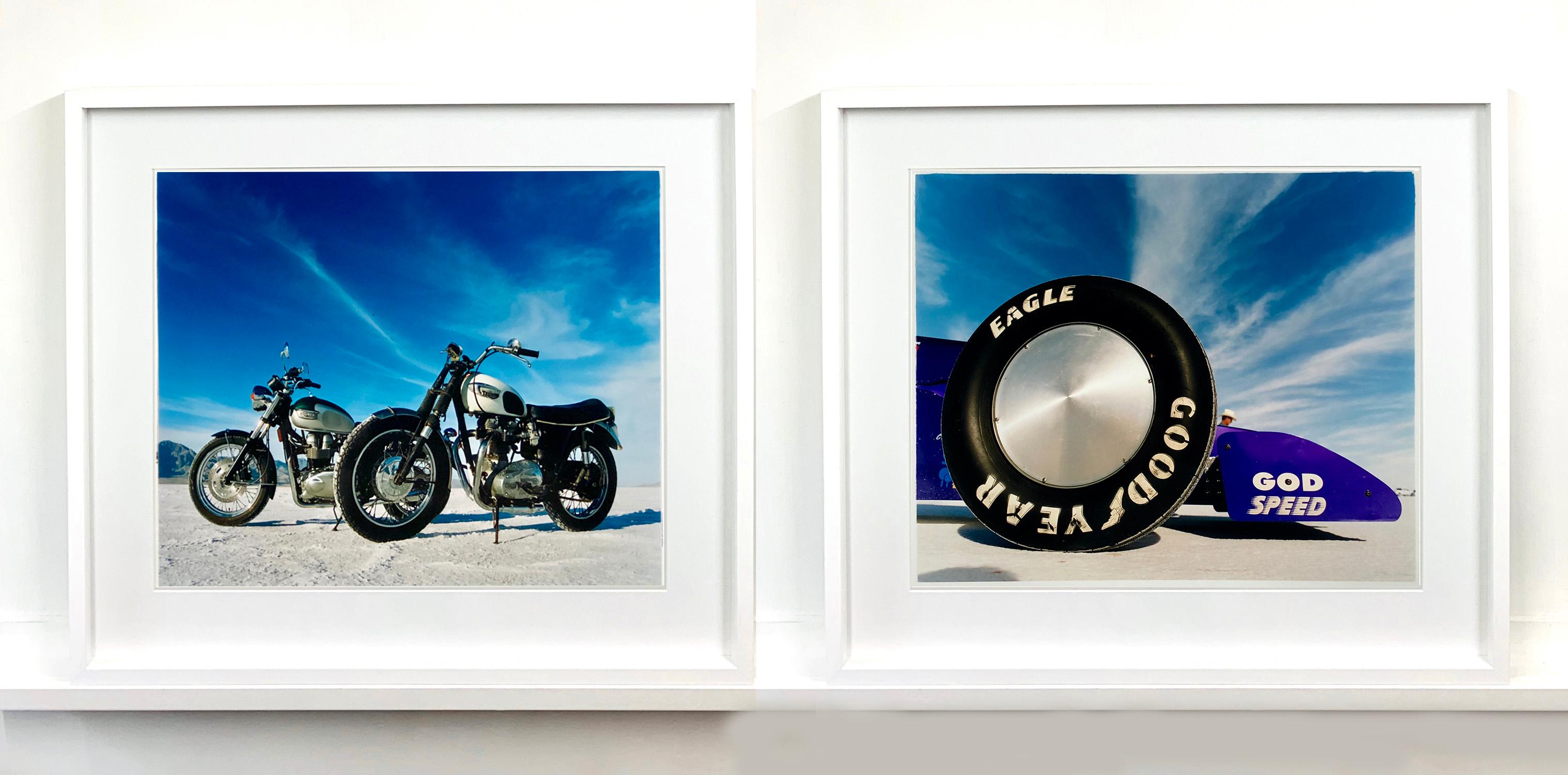 God Speed - Good Year, Bonneville, Utah - Photographie couleur « Car in Landscape » en vente 3