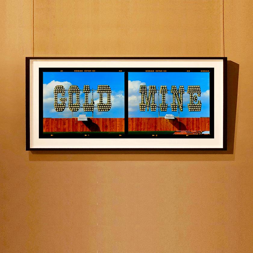 Goldminen, Haddenham – Pop Art Typografiefotografie in Gold im Angebot 2