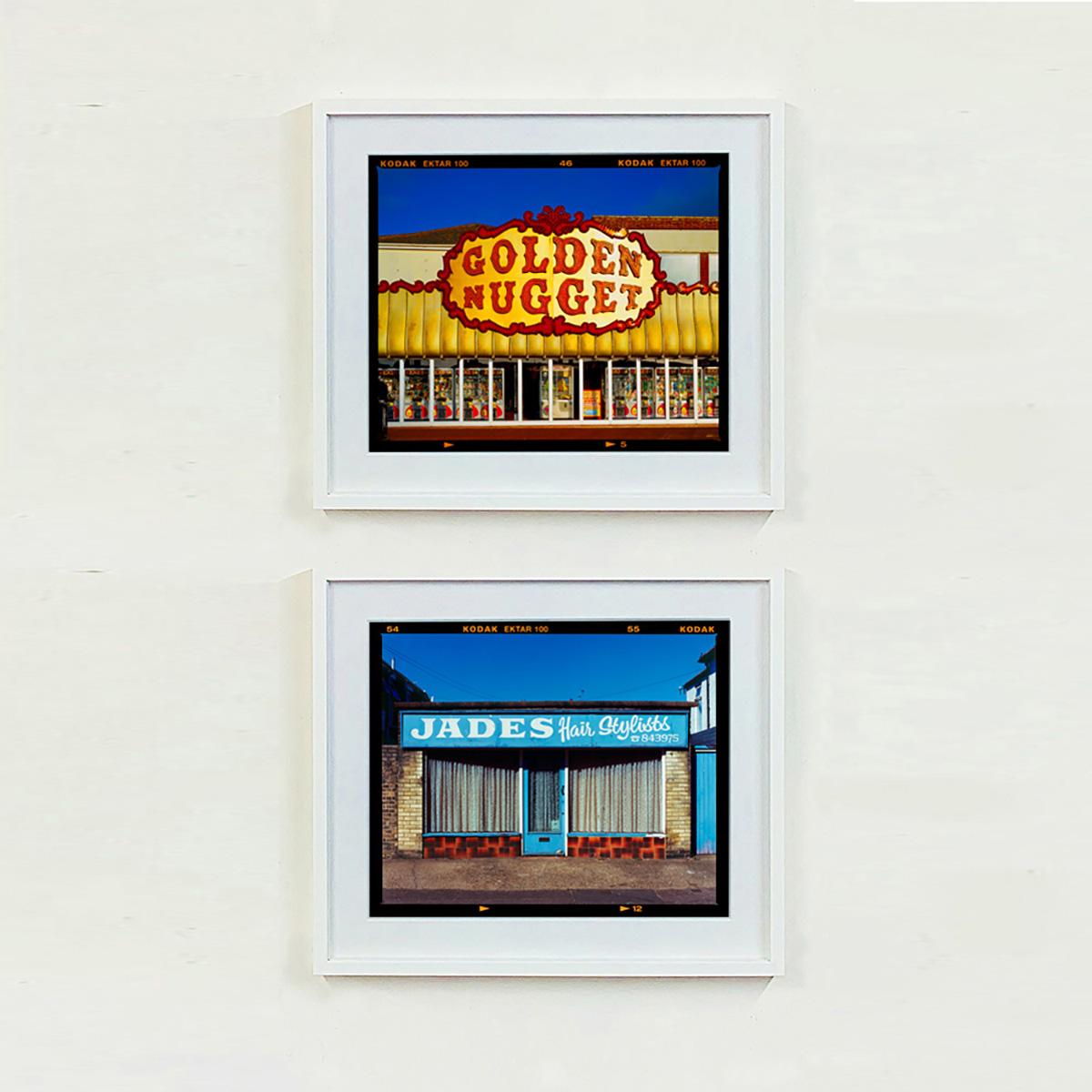Golden Golden Nugget, Norfolk - Typographie Photographie couleur en vente 3