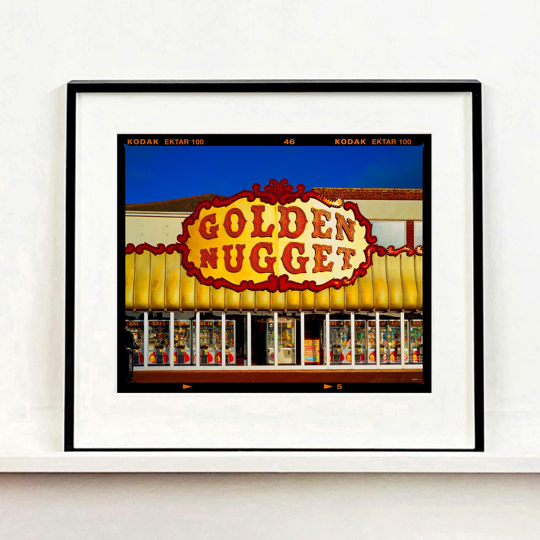 Golden Golden Nugget, Norfolk - Typografie Farbfotografie im Angebot 2
