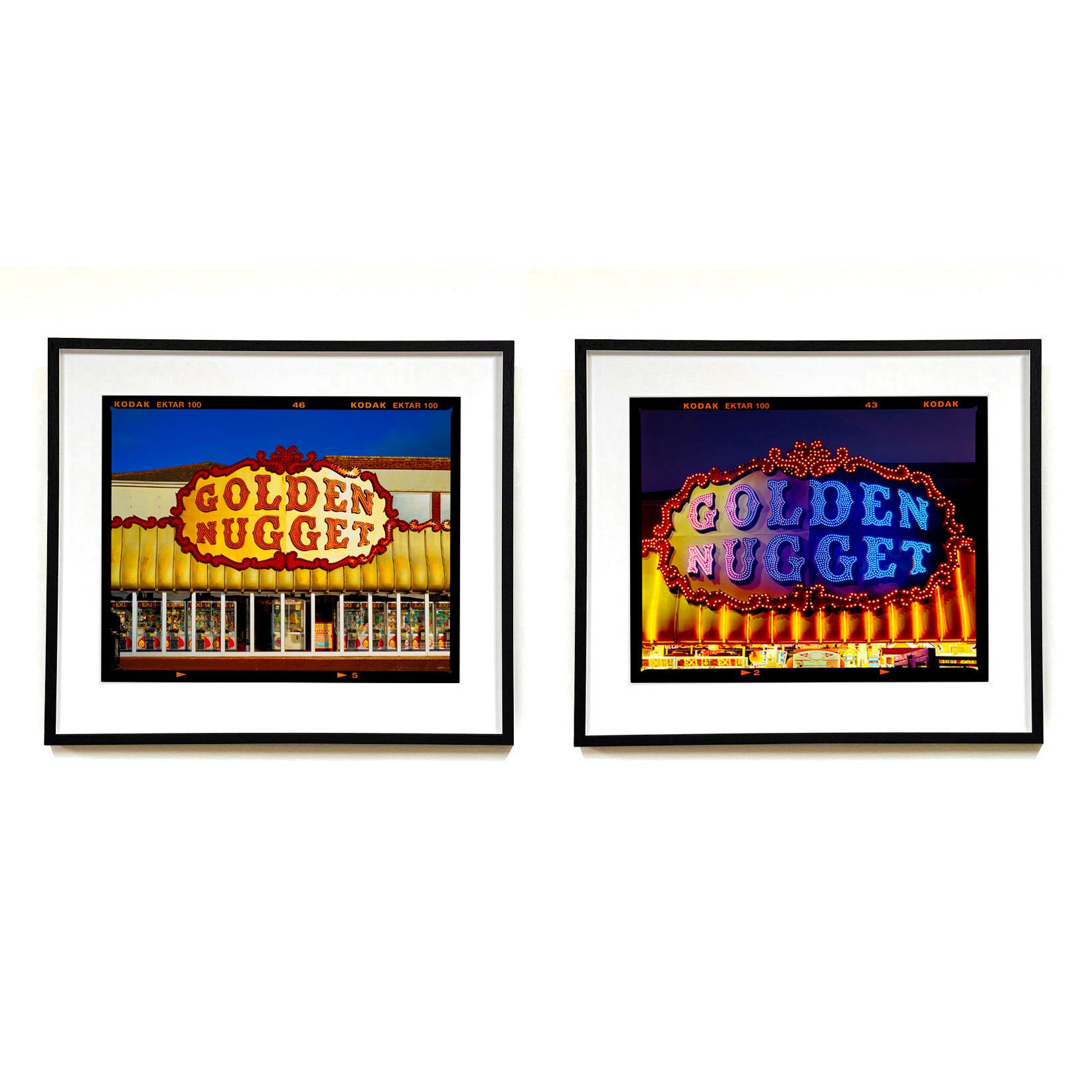 Golden Golden Nugget, Norfolk - Typographie Photographie couleur en vente 5