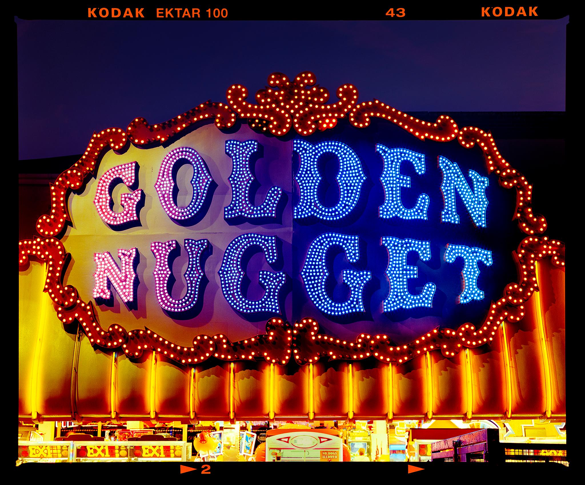 Color Photograph Richard Heeps - Golden Nugget, Norfolk - Typographie britannique - Photographie couleur