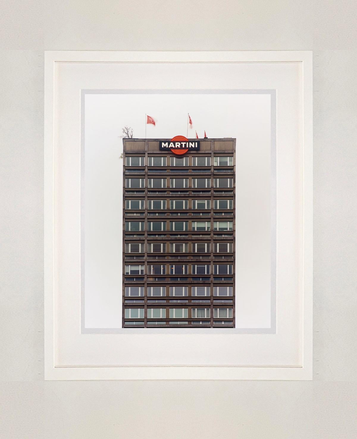 Martini gris, Milan - Photographie architecturale en couleur - Gris Color Photograph par Richard Heeps
