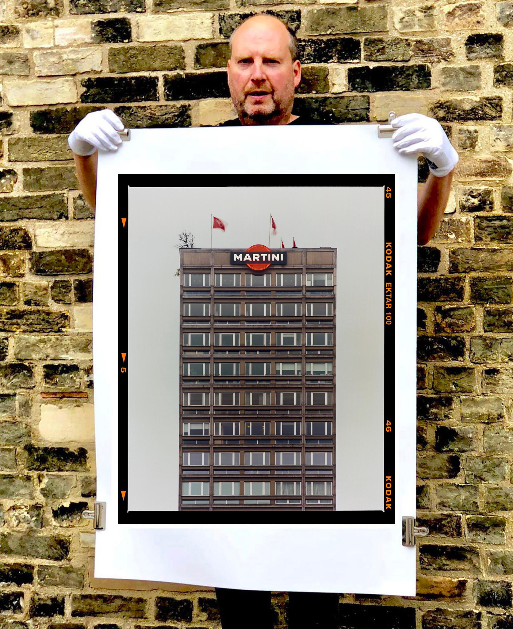 Martini, Milan - Photographie de rue d'architecture italienne - Gris Color Photograph par Richard Heeps