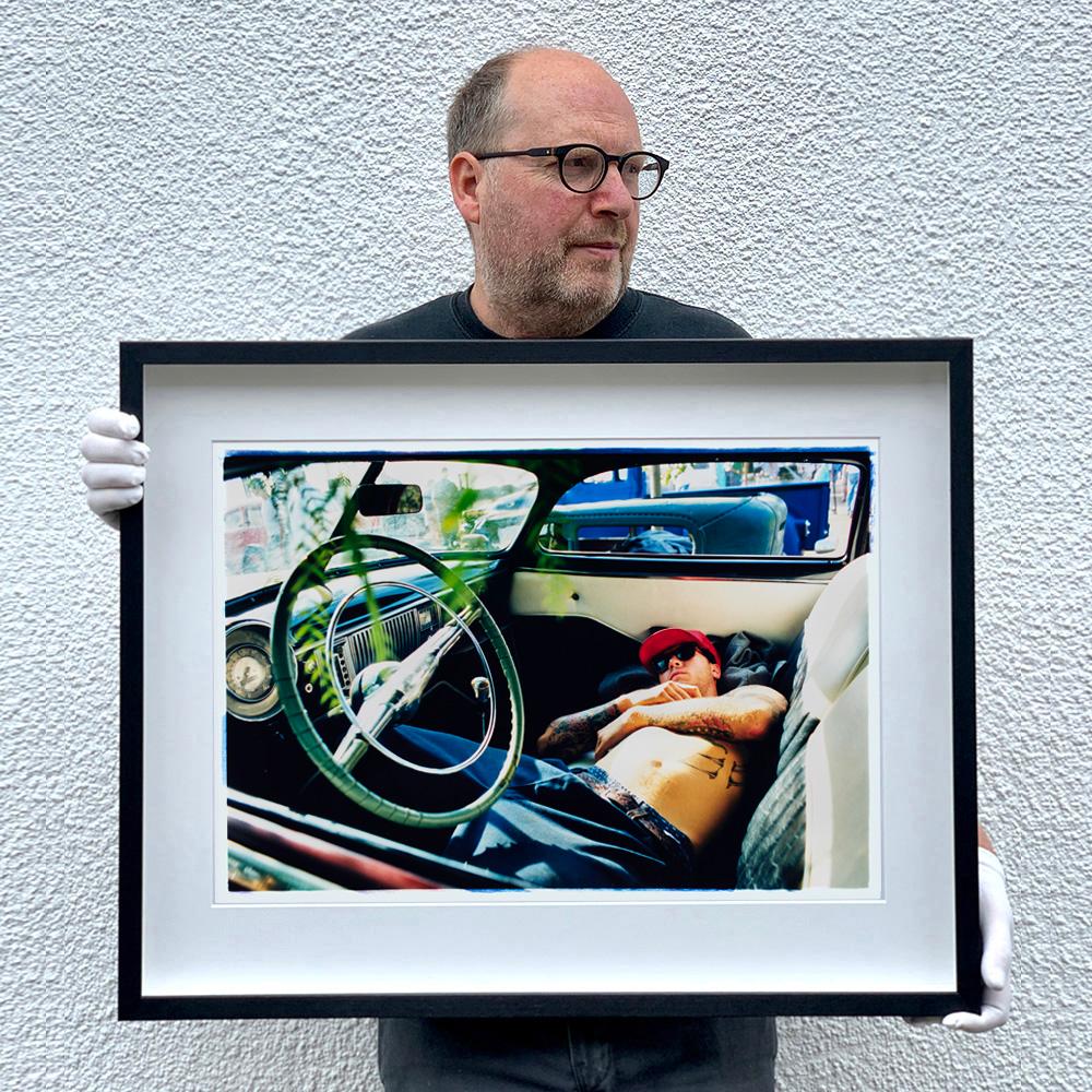 Hot Rod Resting, Bakersfield, California - Portrait contemporain Photo couleur en vente 3