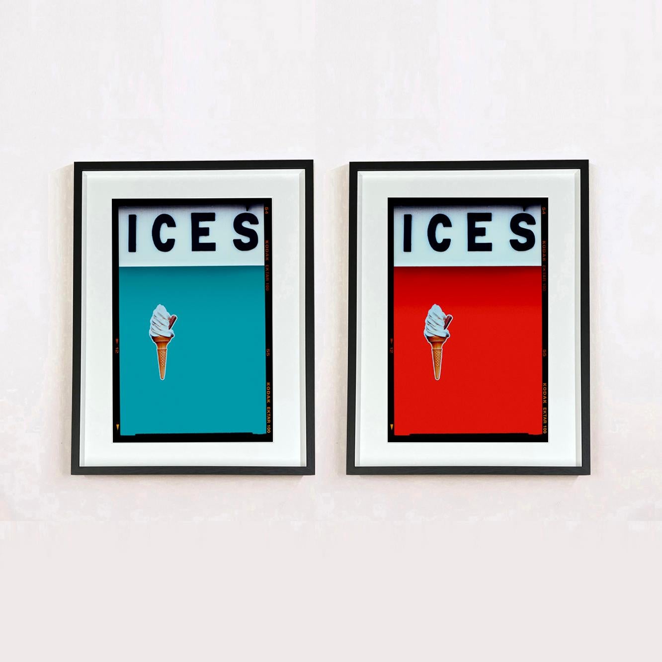 CIEM Azul Curaçao, Bexhill-on-Sea - Fotografía Tipográfica Pop Art en venta 3
