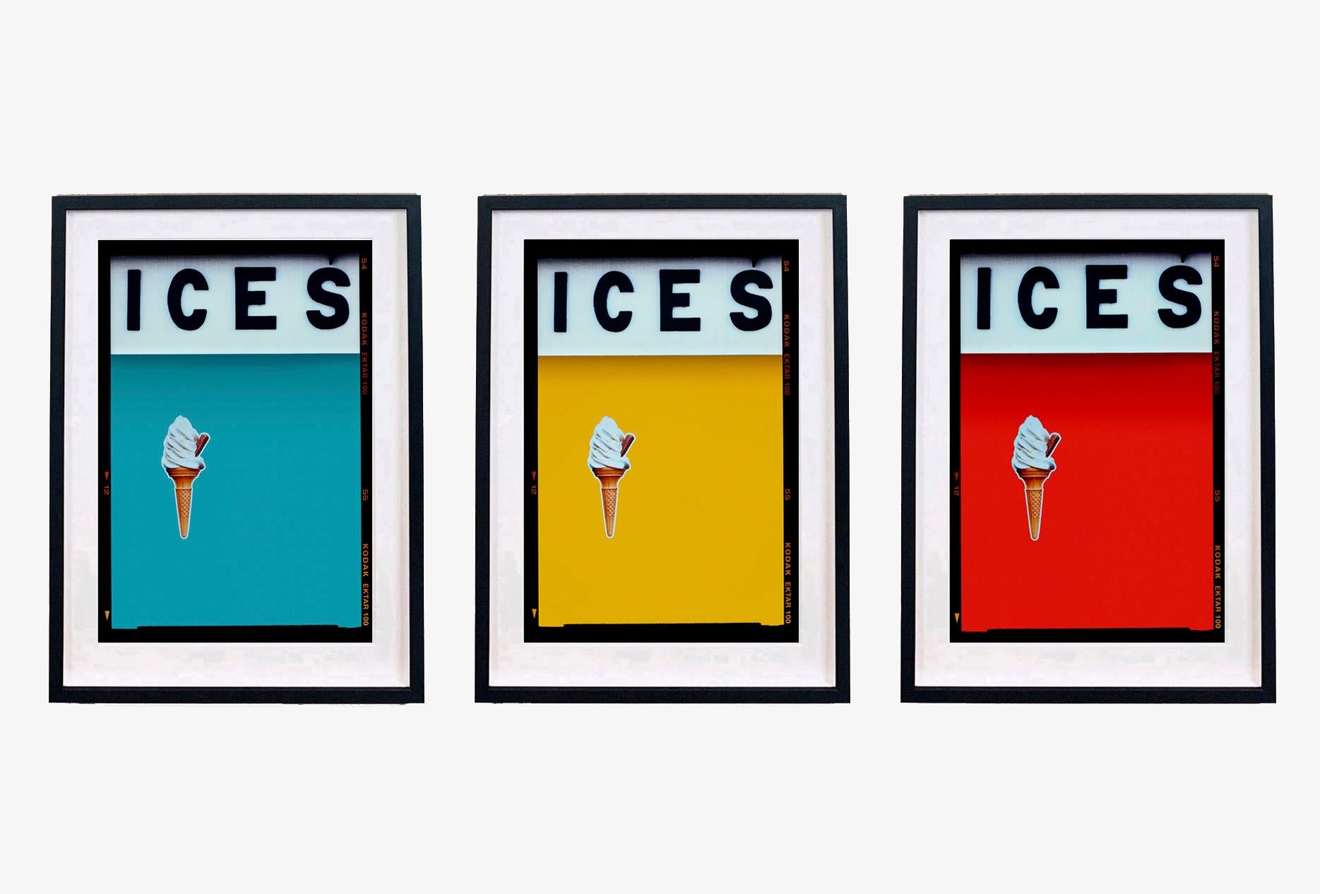 CIEM Azul Curaçao, Bexhill-on-Sea - Fotografía Tipográfica Pop Art en venta 4