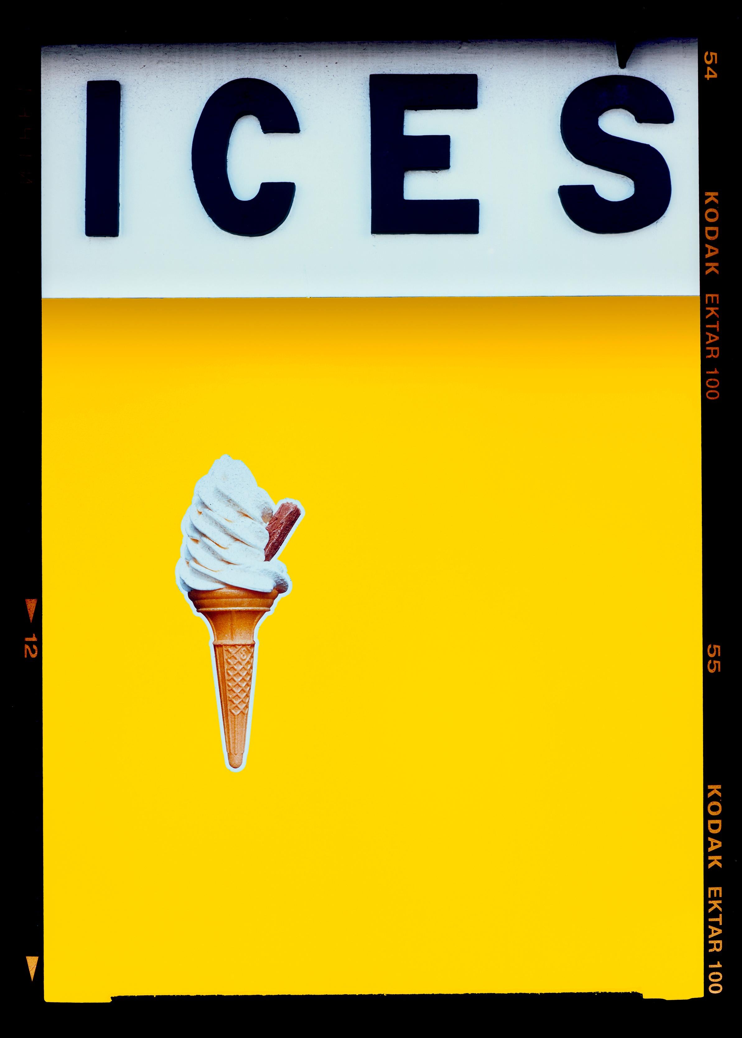 ICES Blau, Rosa und Gelb
Ein Satz von drei Pop-Art-Drucken von Richard Heeps aus seiner Great British Staycation-Serie 
