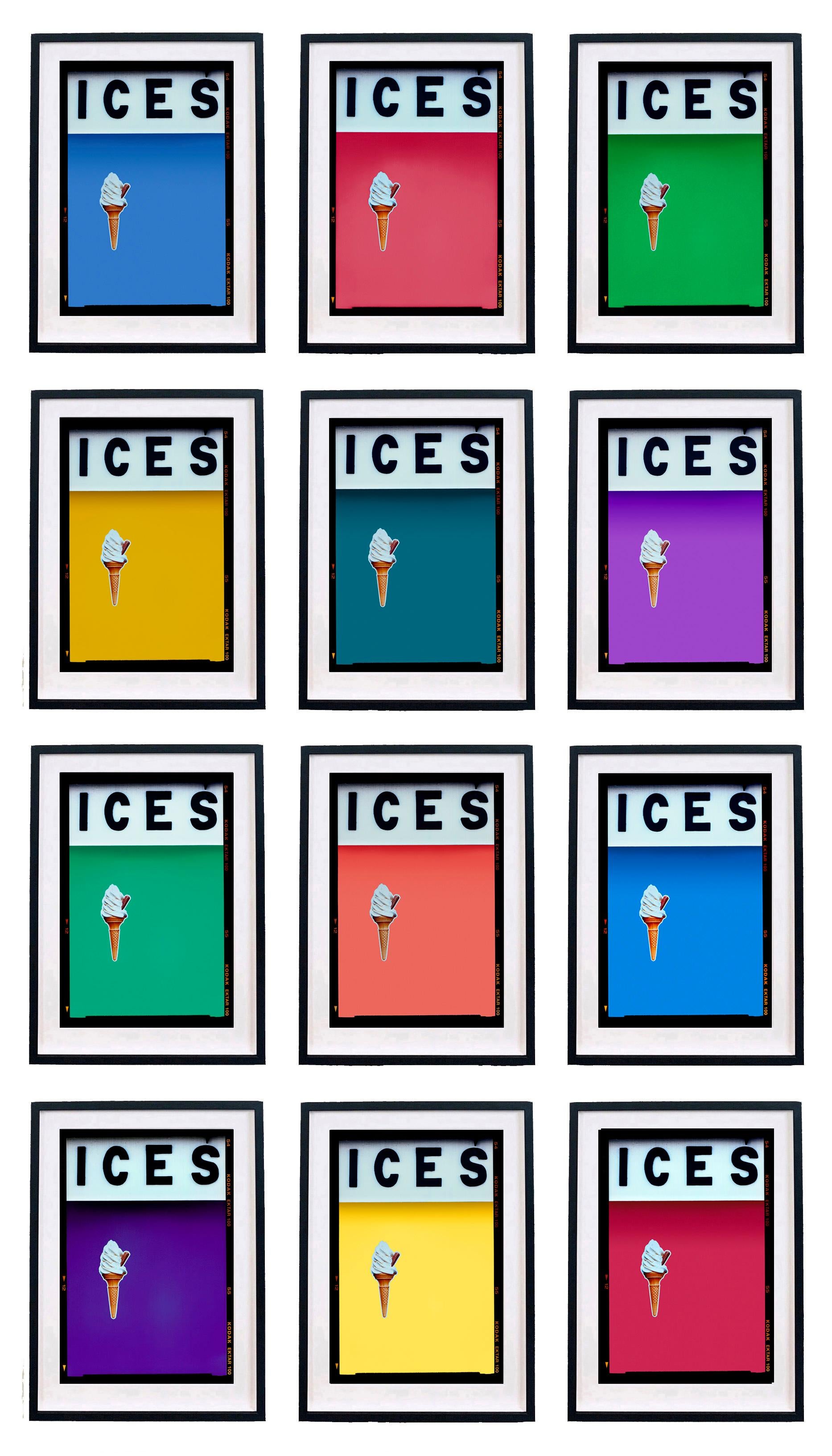 Ices (Teal Azul), Bexhill-on-Sea - Fotografía británica Pop Art en color en venta 3