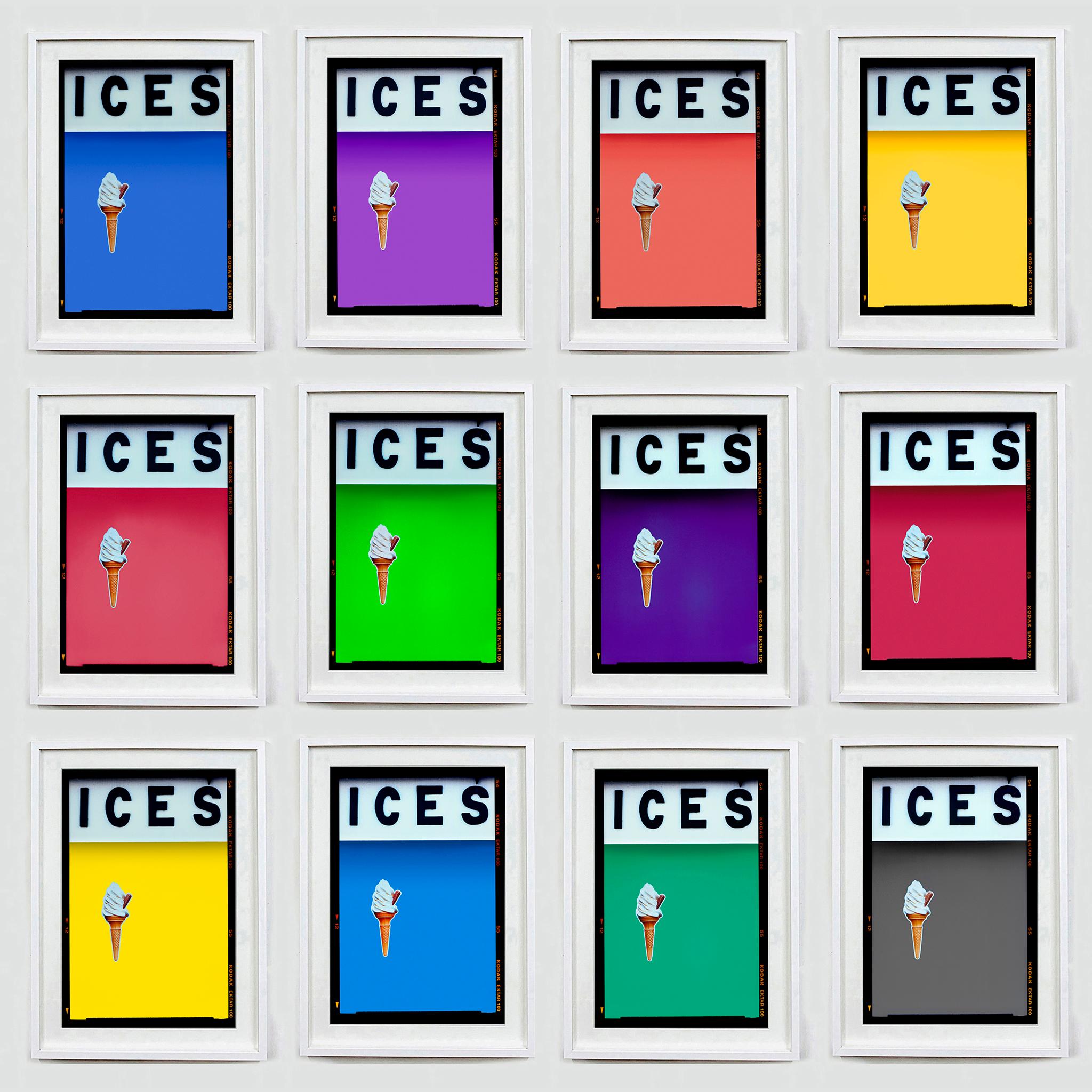 ICES Cornflower Blue, Bexhill-on-Sea - Photographie typographie Pop Art en vente 3