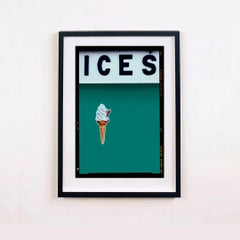 Ices (Deep Green Teal), Bexhill-on-Sea - British Pop Art Farbfotografie