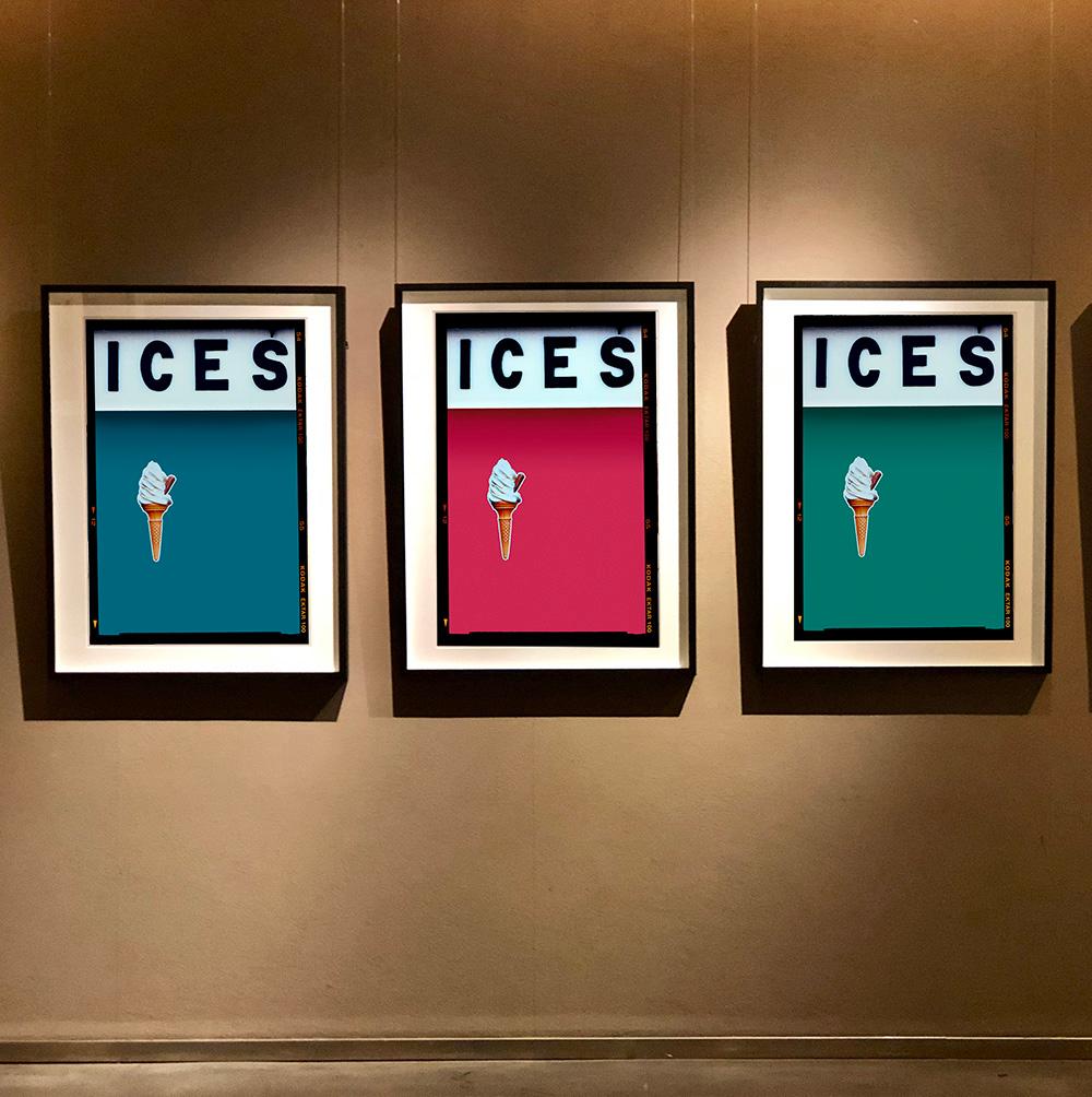 Ices (Deep Green Teal), Bexhill-on-Sea - British Pop Art Farbfotografie (Grün), Color Photograph, von Richard Heeps