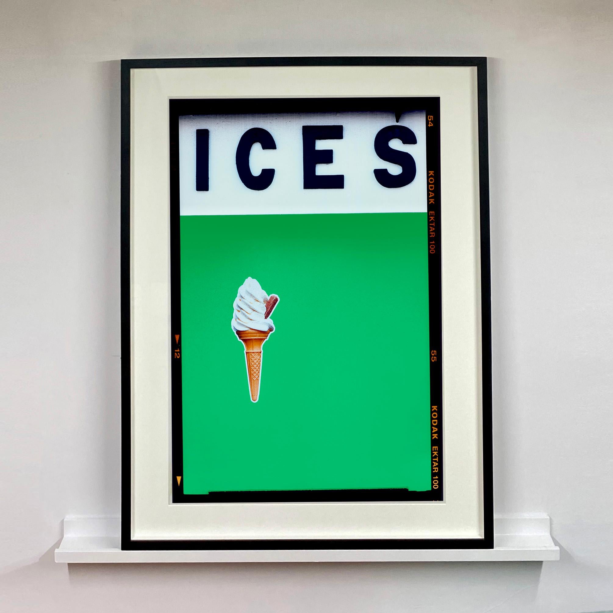 ICES (Grün), Bexhill-on-Sea – britische Meeresfotografie (Zeitgenössisch), Photograph, von Richard Heeps