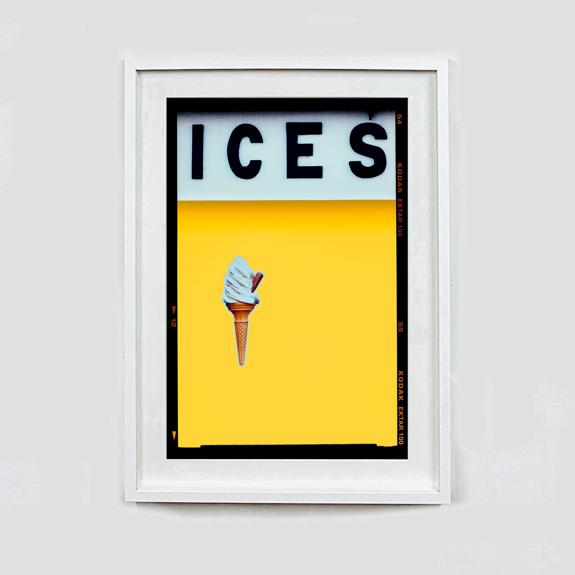 ICES Honey Yellow, Bexhill-on-Sea - Pop Art Typografie Fotografie (Zeitgenössisch), Photograph, von Richard Heeps