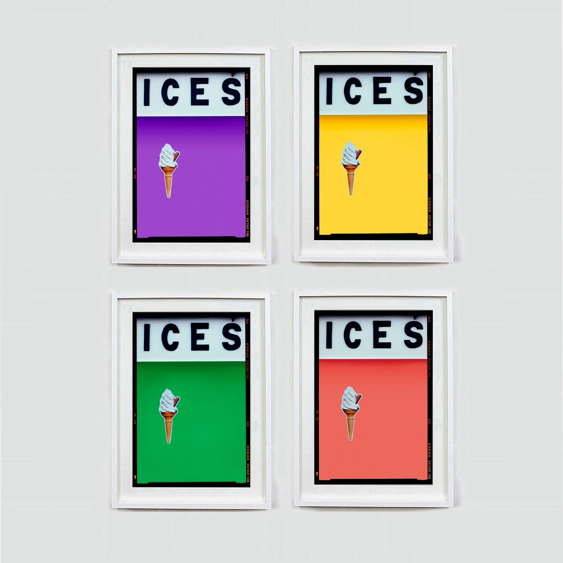ICES Honiggelbe, kühne Pop-Art-Straßenfotografie aus Richard Heeps Serie On-Sea.

Als Ode an Richards Kindheitsbesuche bei seinen Großeltern an der Küste von Sussex entstanden, erzählt das Kunstwerk von den einfachen Freuden der britischen Küste.