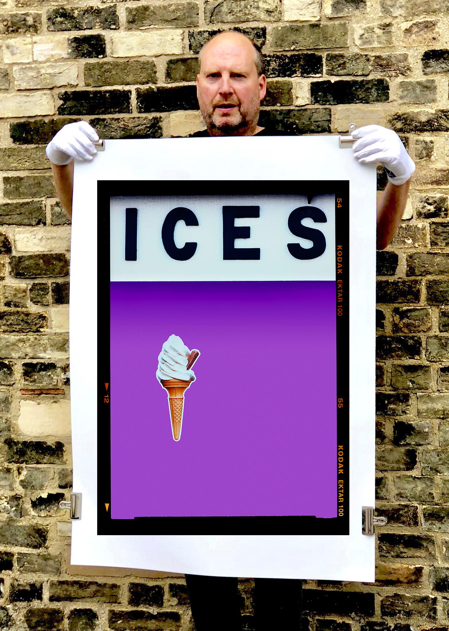 CIEM (Lila), Bexhill-on-Sea - Fotografía en color de la costa británica - Photograph de Richard Heeps