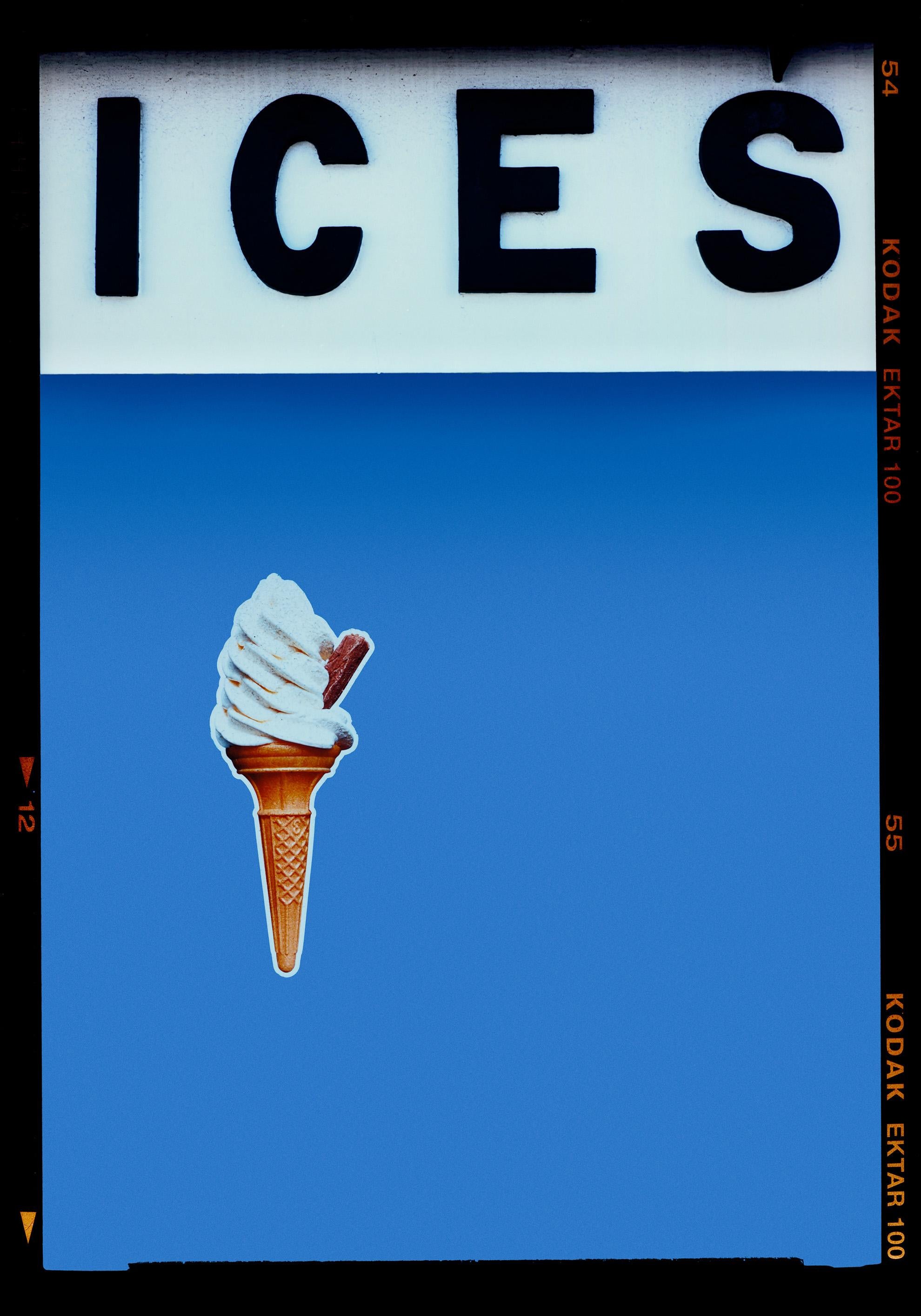 ICES Multicolor Satz von neun gerahmten Kunstwerken.
Ein Satz von neun Pop-Art-Drucken von Richard Heeps aus seiner Great British Staycation-Serie 