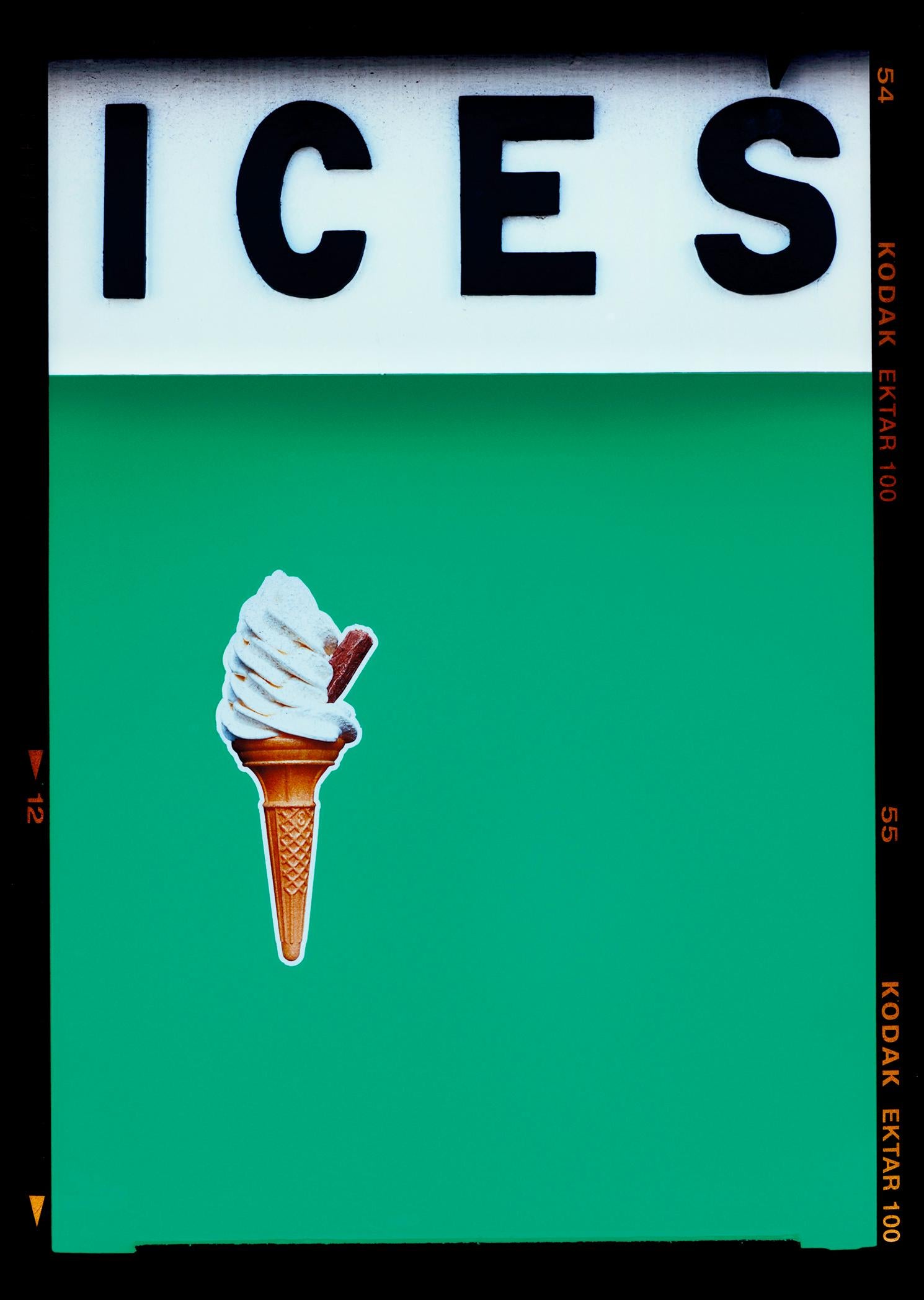 Mehrfarbiges Set von neun gerahmten Farbfotografie-Kunstwerken von ICES im Angebot 2