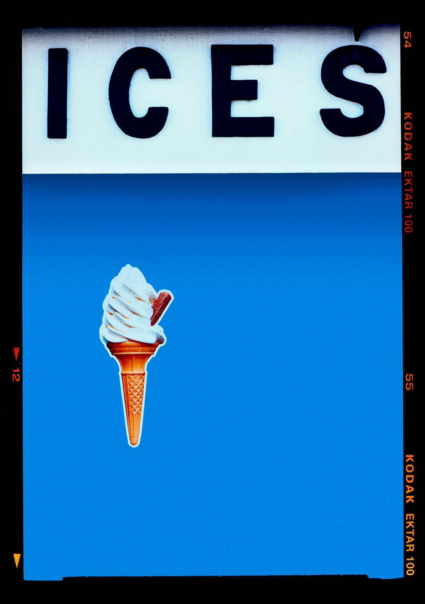 Mehrfarbiges Set von neun gerahmten Farbfotografie-Kunstwerken von ICES im Angebot 4