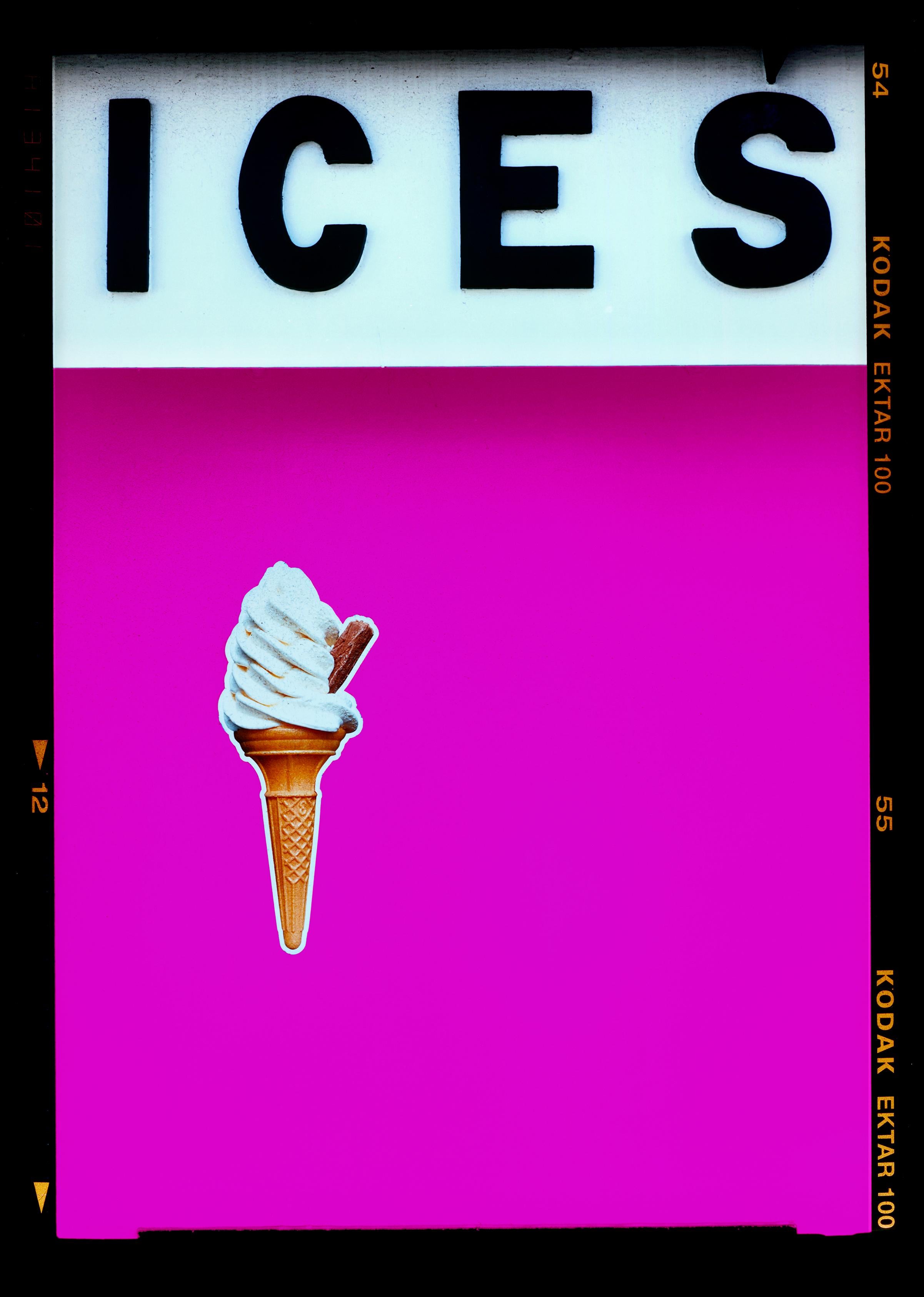 Print Richard Heeps - Les glaces (rose), Bexhill-on-Sea - photographie de bord de mer britannique en couleur